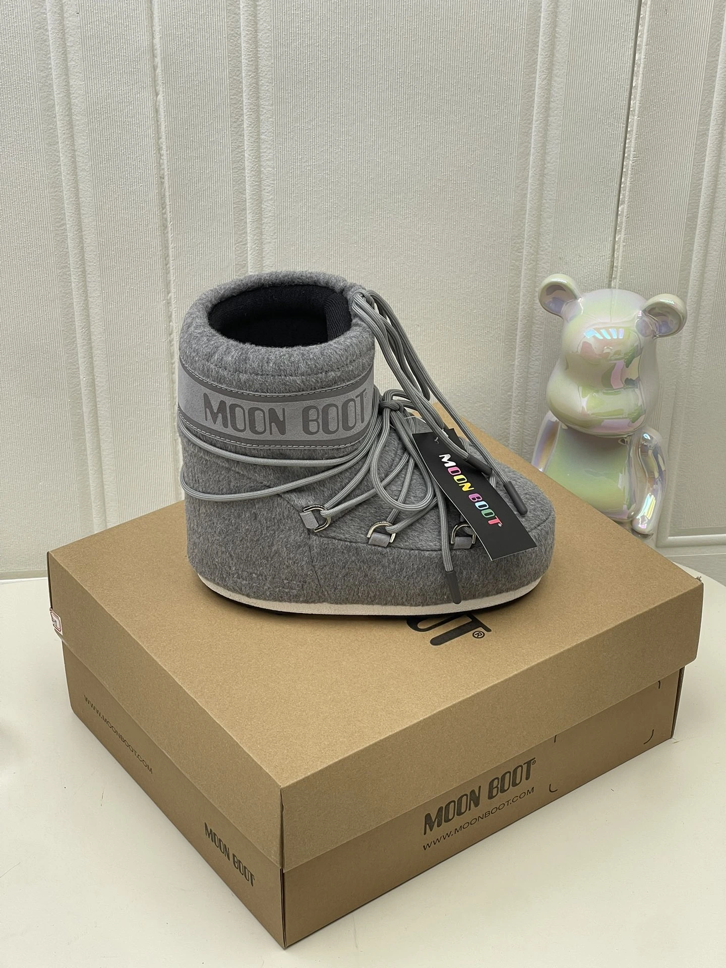 UGG Moon Boot2024vs ブーツ