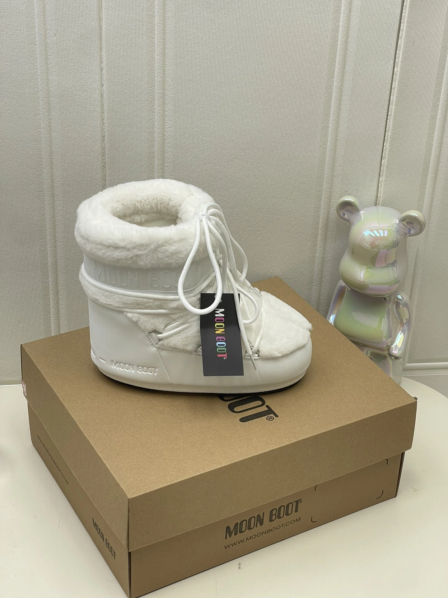 UGG Moon Boot2024vs ブーツ