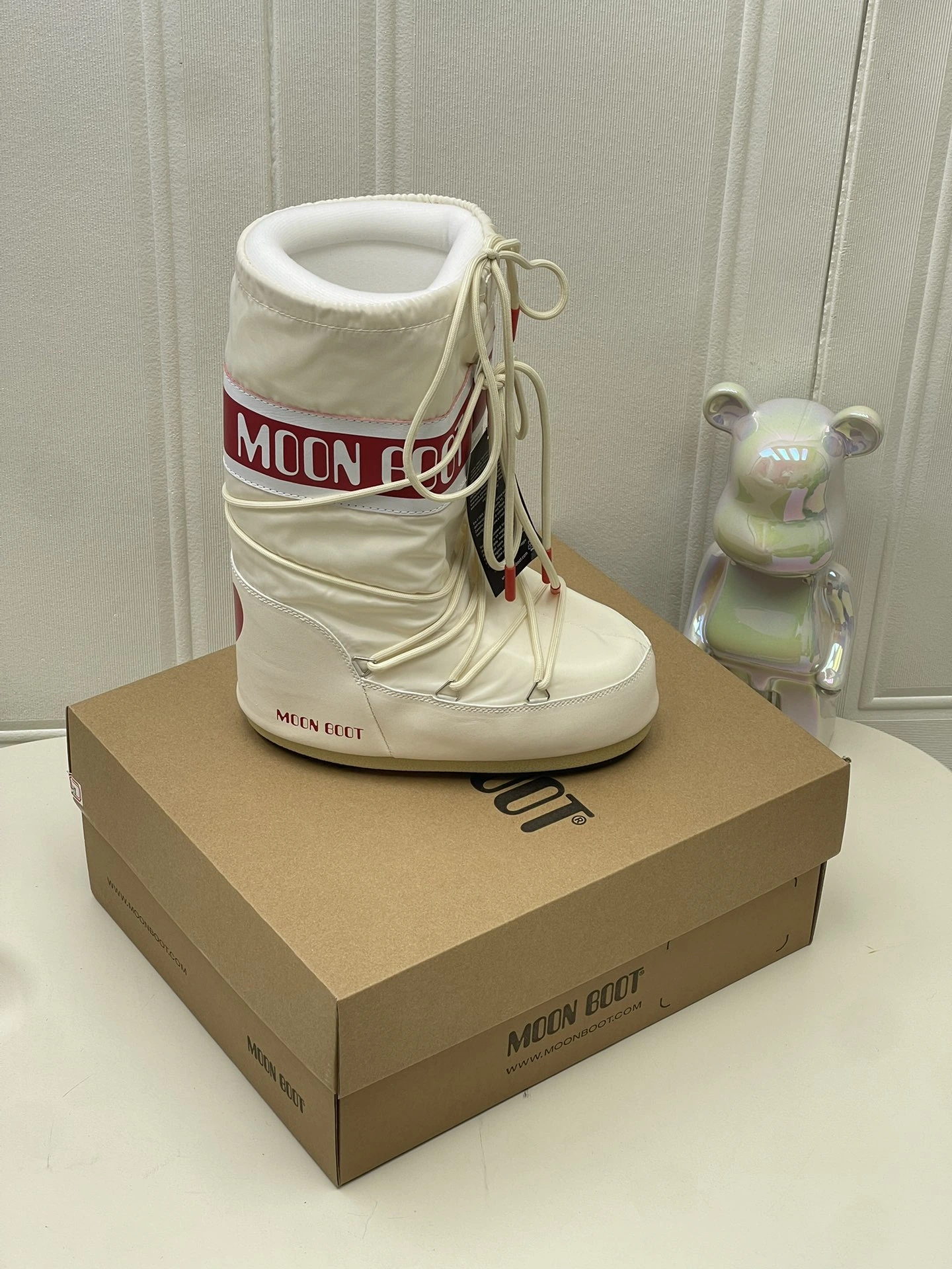 UGG Moon Boot2024vs ブーツ