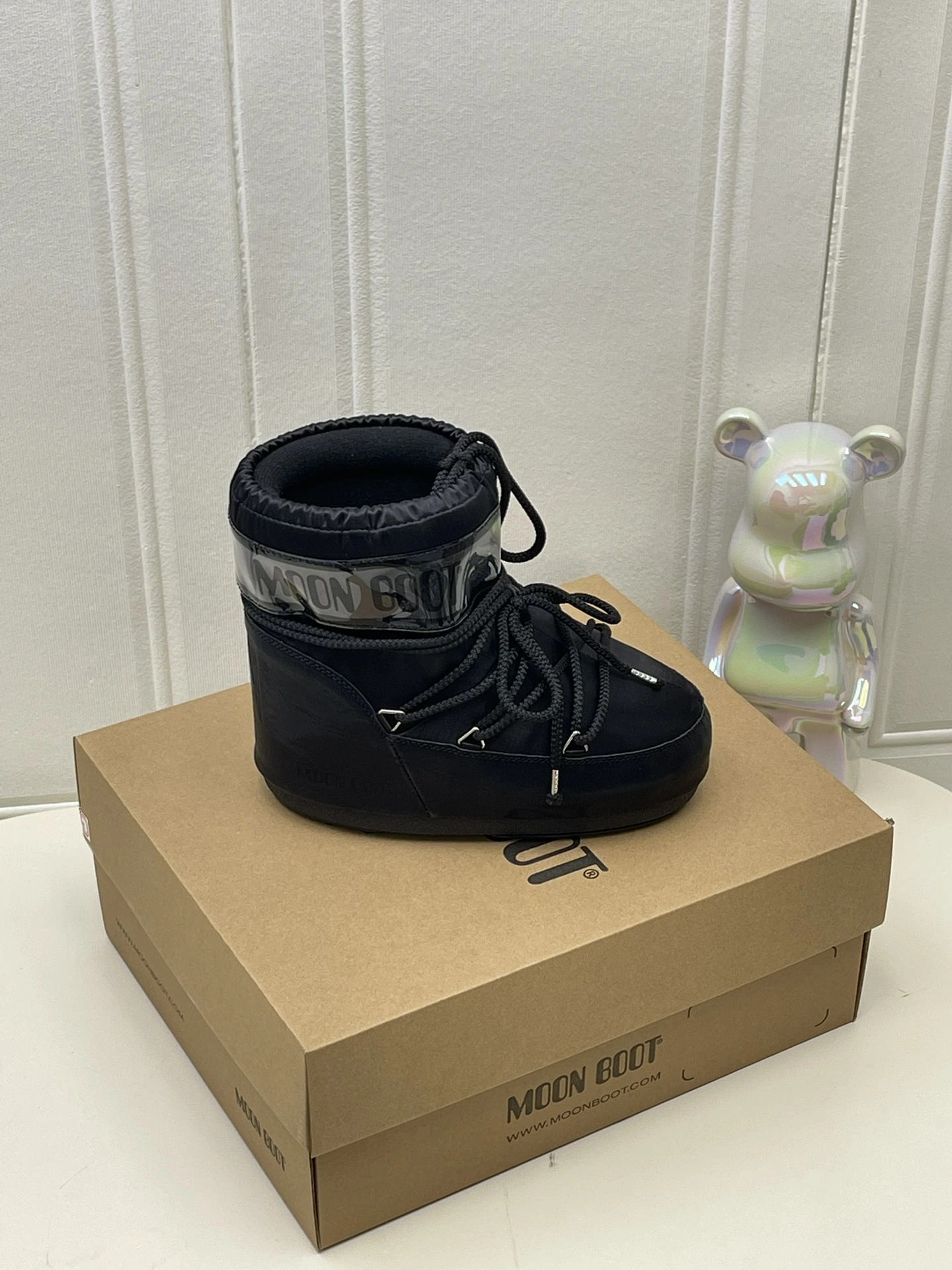 UGG Moon Boot2024vs ブーツ