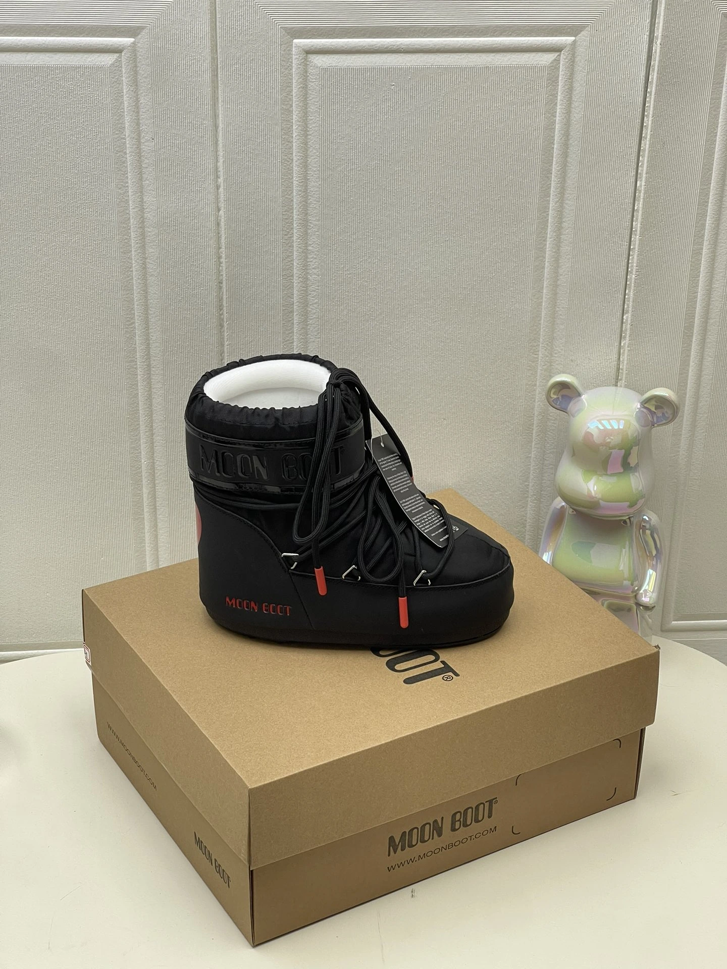 UGG Moon Boot2024vs ブーツ