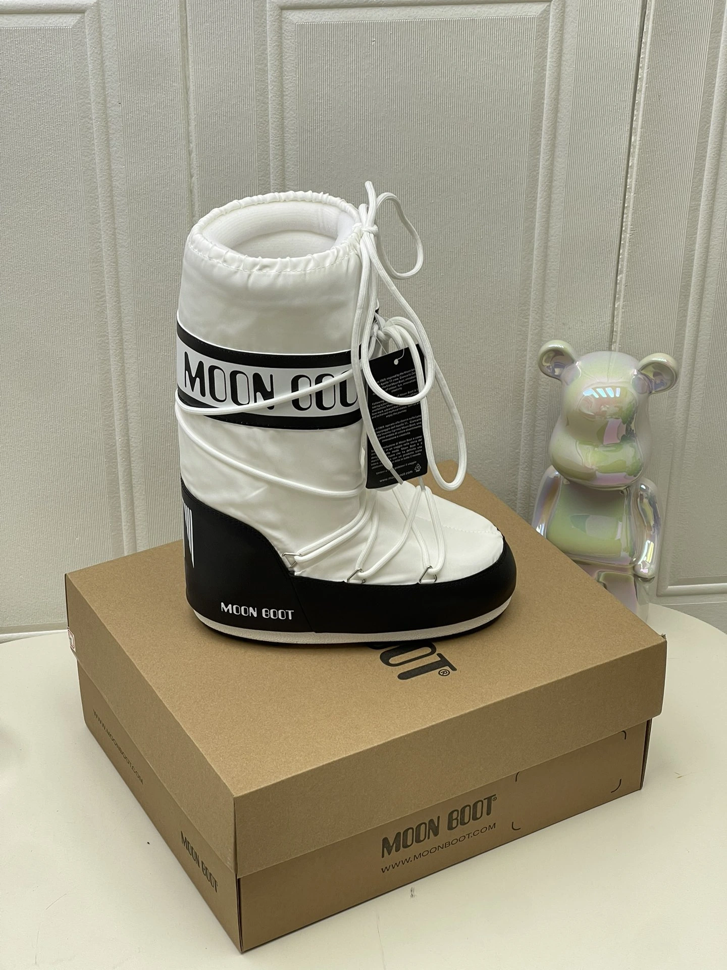 UGG Moon Boot2024vs ブーツ