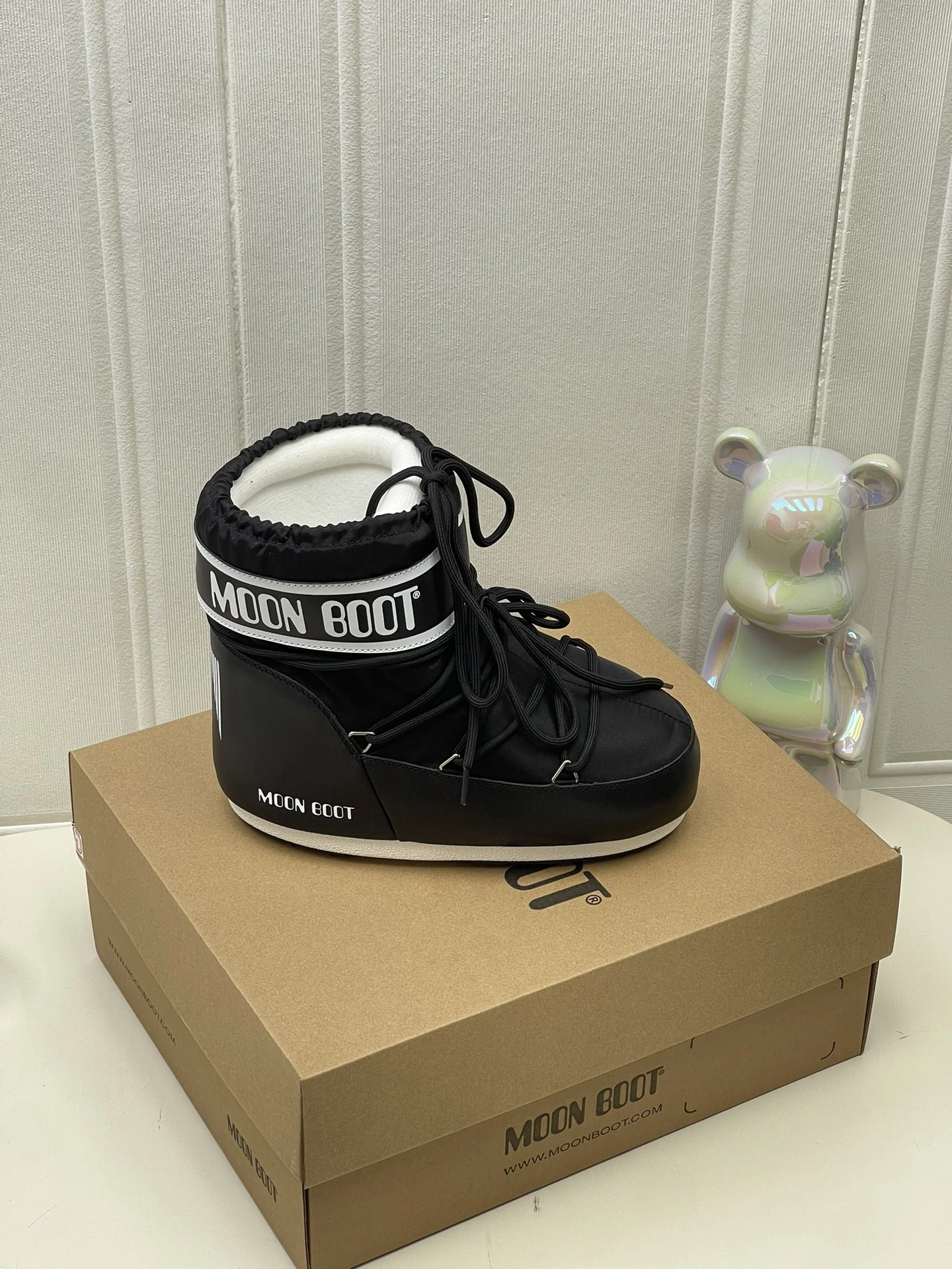 UGG Moon Boot2024vs ブーツ