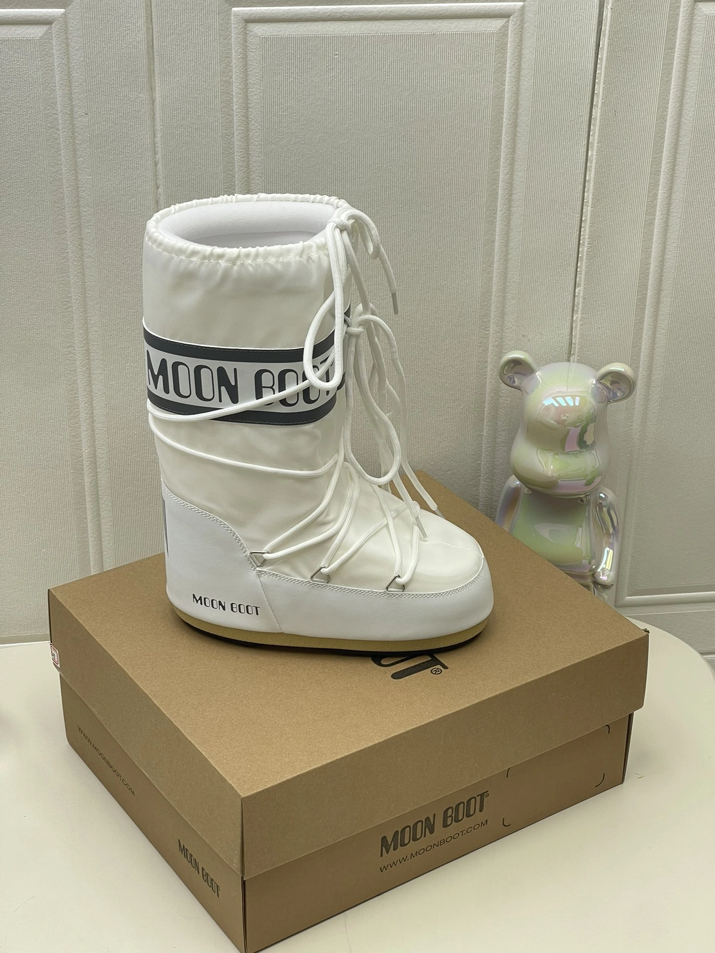 UGG Moon Boot2024vs ブーツ