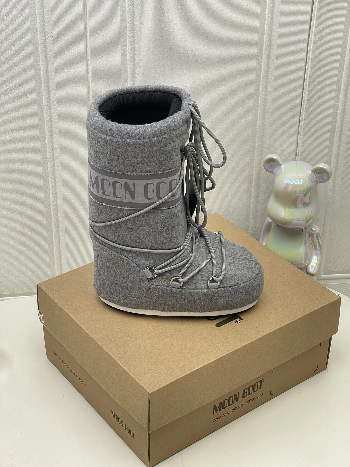 UGG Moon Boot2024vs ブーツ