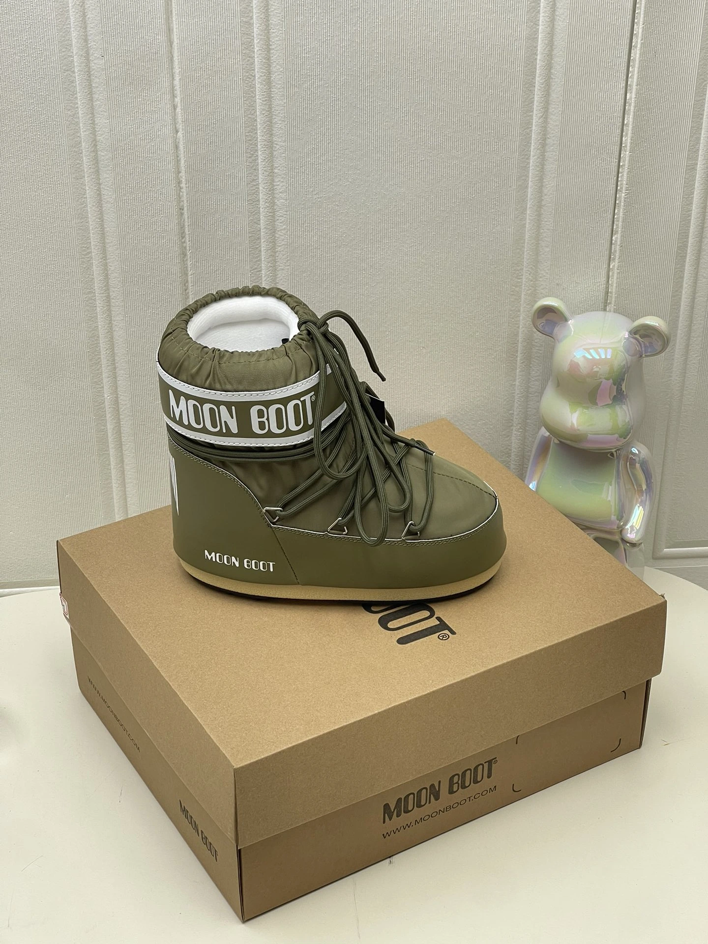 UGG Moon Boot2024vs ブーツ