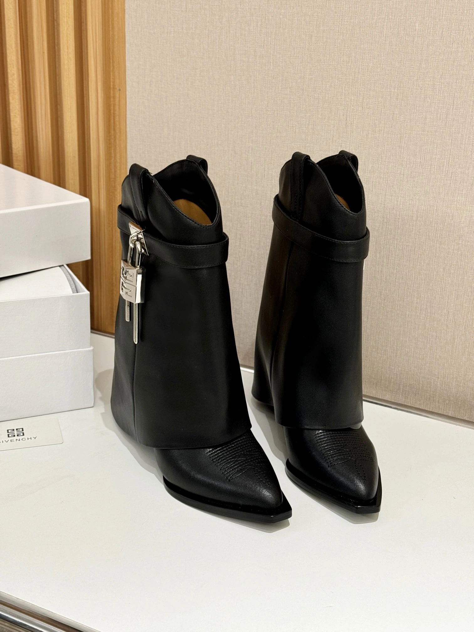 Givenchy Logo ショートブーツ