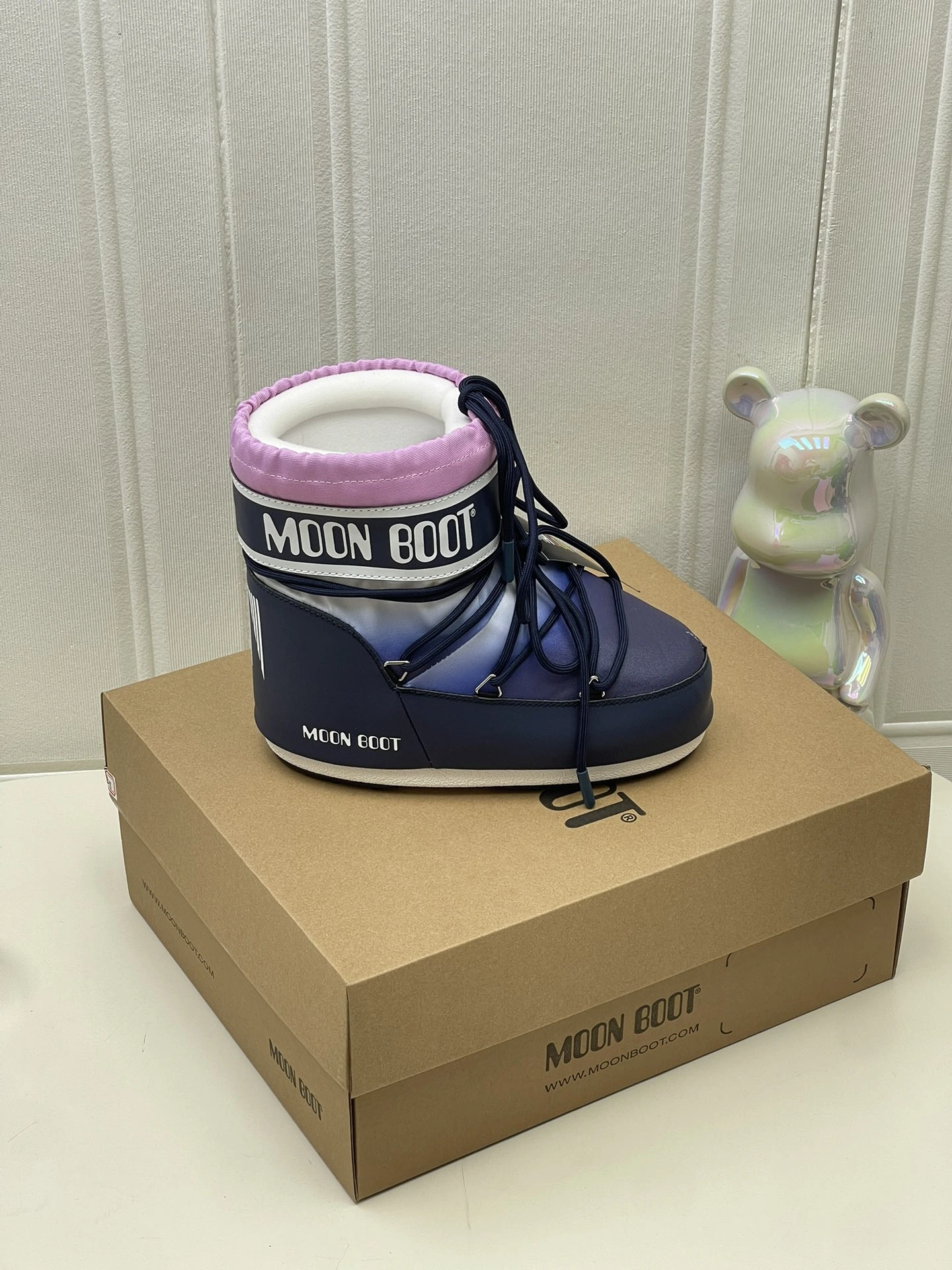 UGG Moon Boot2024vs ブーツ