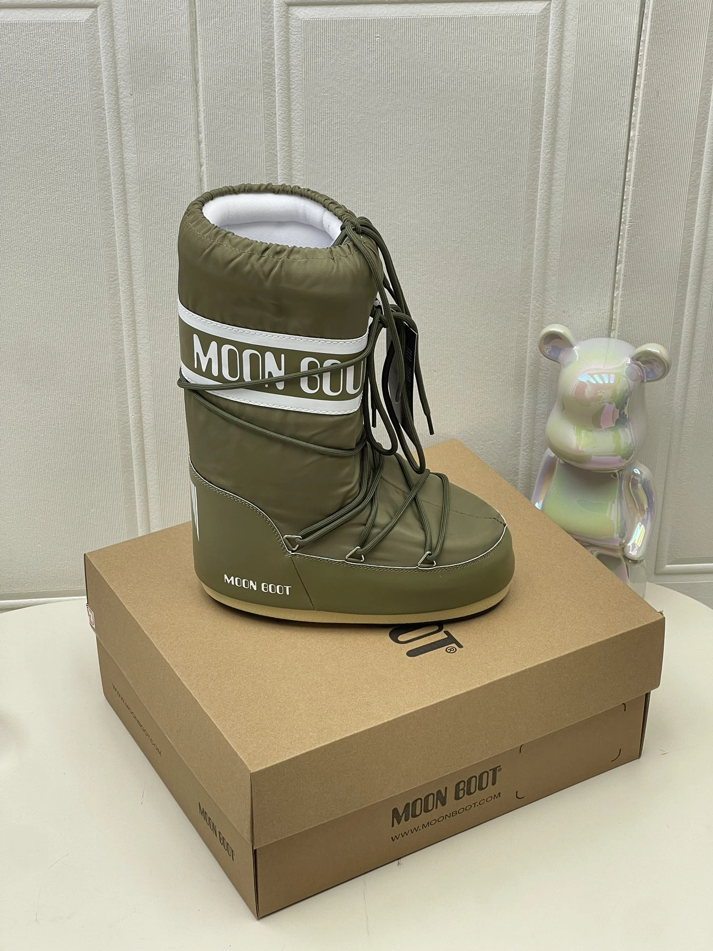 UGG Moon Boot2024vs ブーツ
