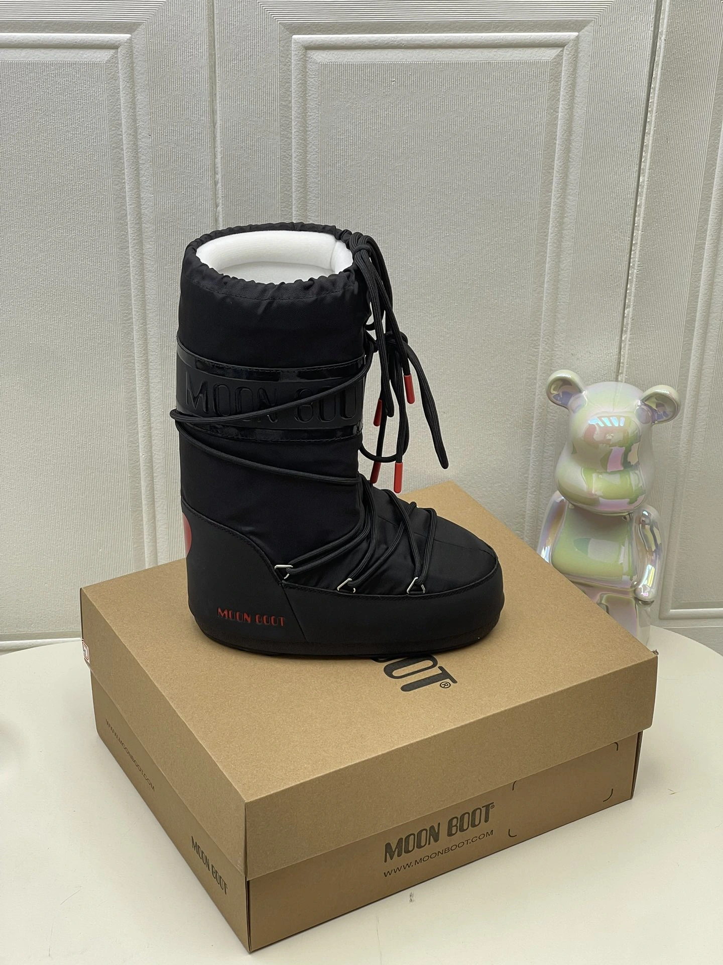UGG Moon Boot2024vs ブーツ