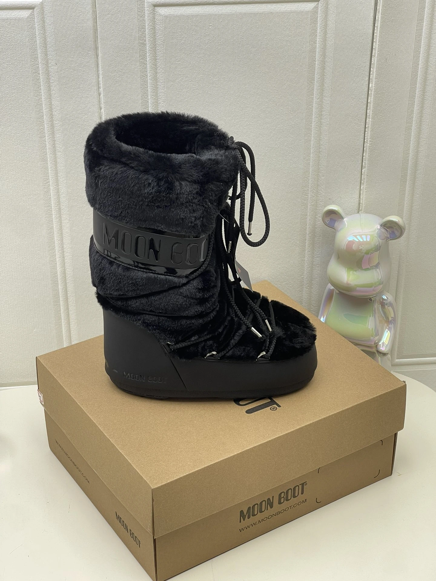 UGG Moon Boot2024vs ブーツ