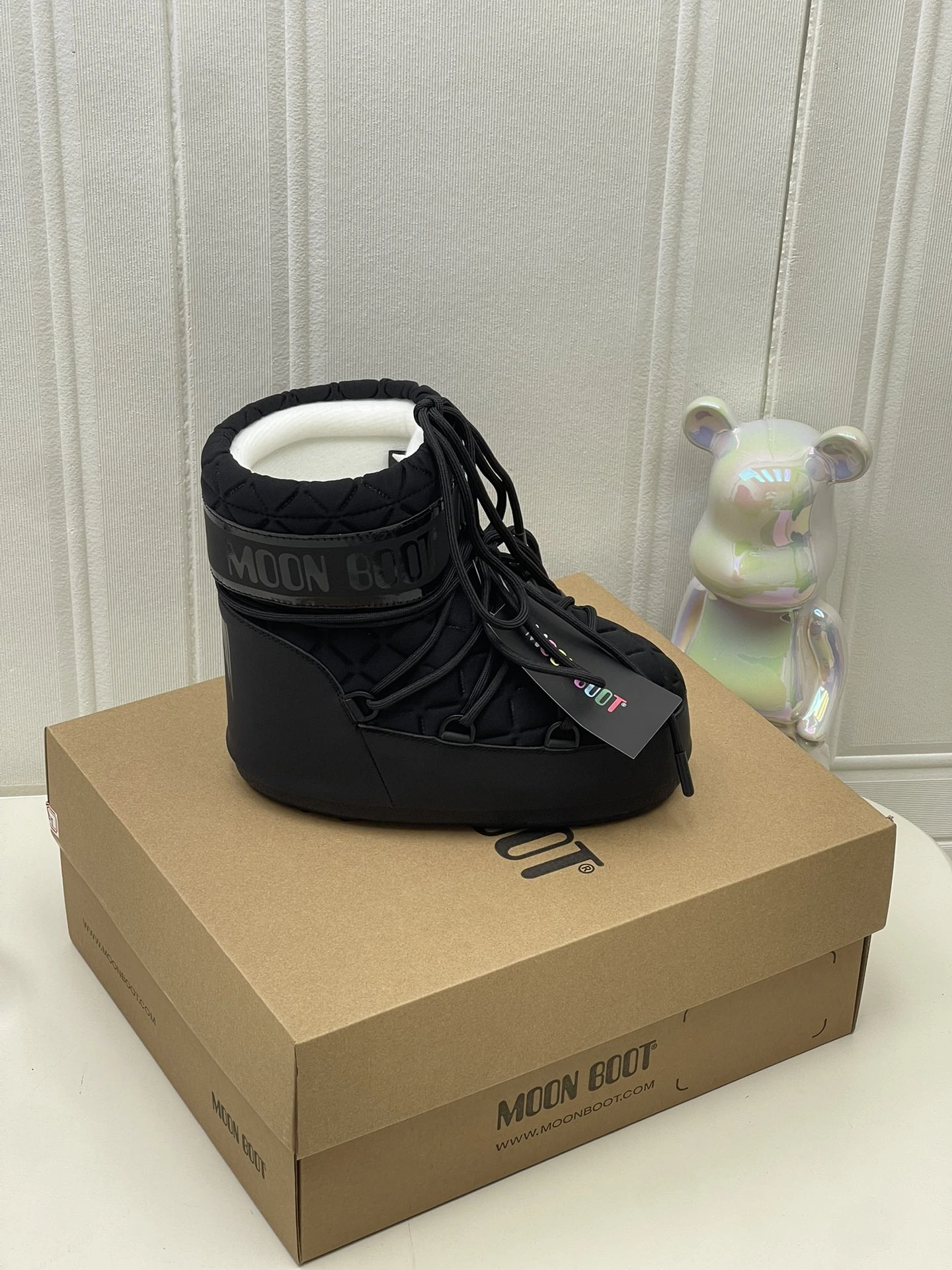 UGG Moon Boot2024vs ブーツ