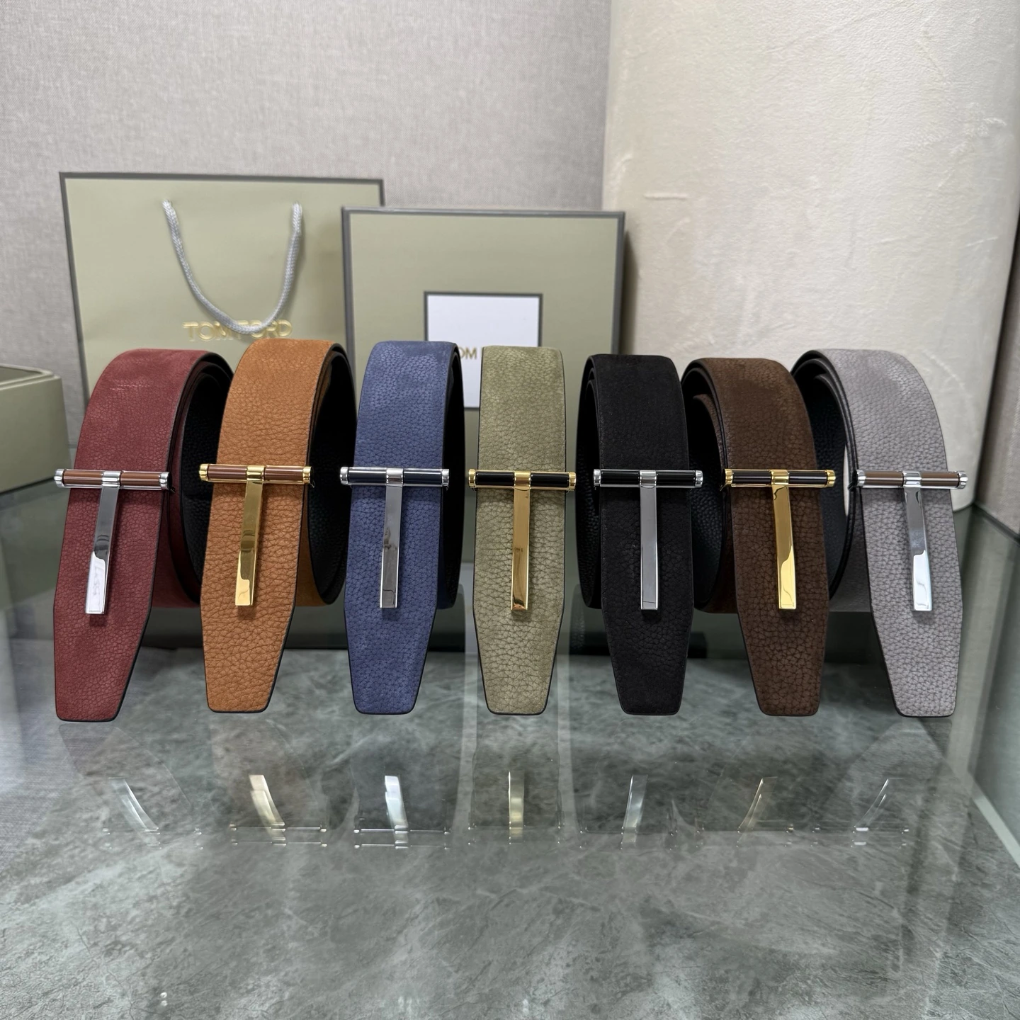 特p15150 Tom Ford(トム フォード)最新の人気モデル両面トップグレインレザーブティック同型3.8幅新作が登場、オリジナル仕様の本革、組み合わせ真鍮バックル、エレガント、上品使いやすい。転載ありがとうございます