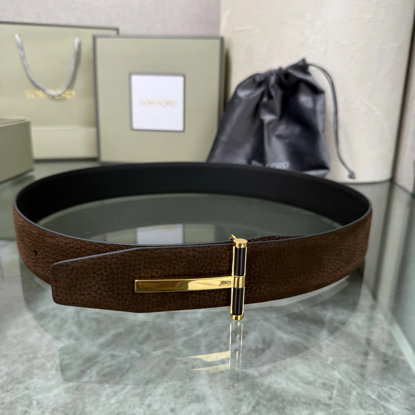 特p15150 Tom Ford(トム フォード)最新の人気モデル両面トップグレインレザーブティック同型3.8幅新作が登場、オリジナル仕様の本革、組み合わせ真鍮バックル、エレガント、上品使いやすい。転載ありがとうございます