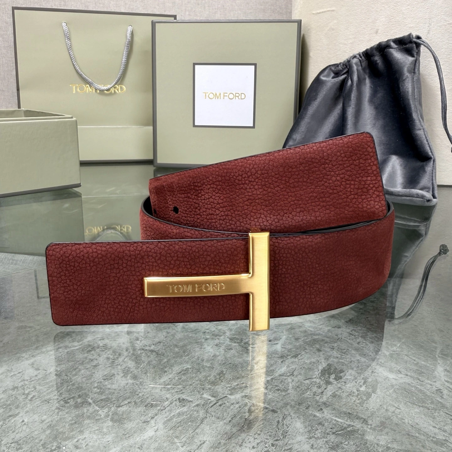 特p15145 Tom Ford(トム フォード)最新の人気モデル両面トップグレインレザーブティック同型3.8幅新作が登場、オリジナル仕様の本革、組み合わせ真鍮バックル、エレガント、上品使いやすい。転載ありがとうございます