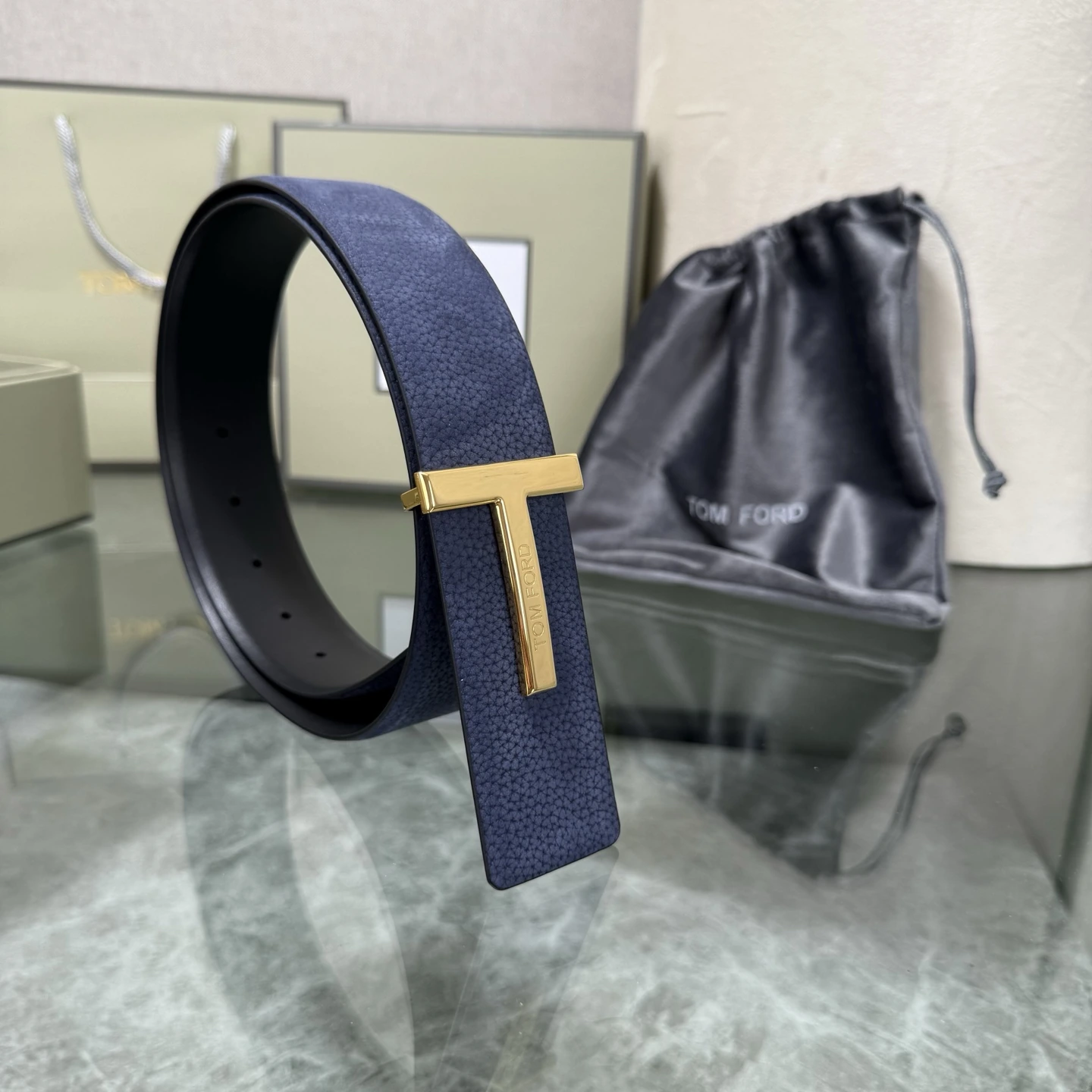 特p15145 Tom Ford(トム フォード)最新の人気モデル両面トップグレインレザーブティック同型3.8幅新作が登場、オリジナル仕様の本革、組み合わせ真鍮バックル、エレガント、上品使いやすい。転載ありがとうございます