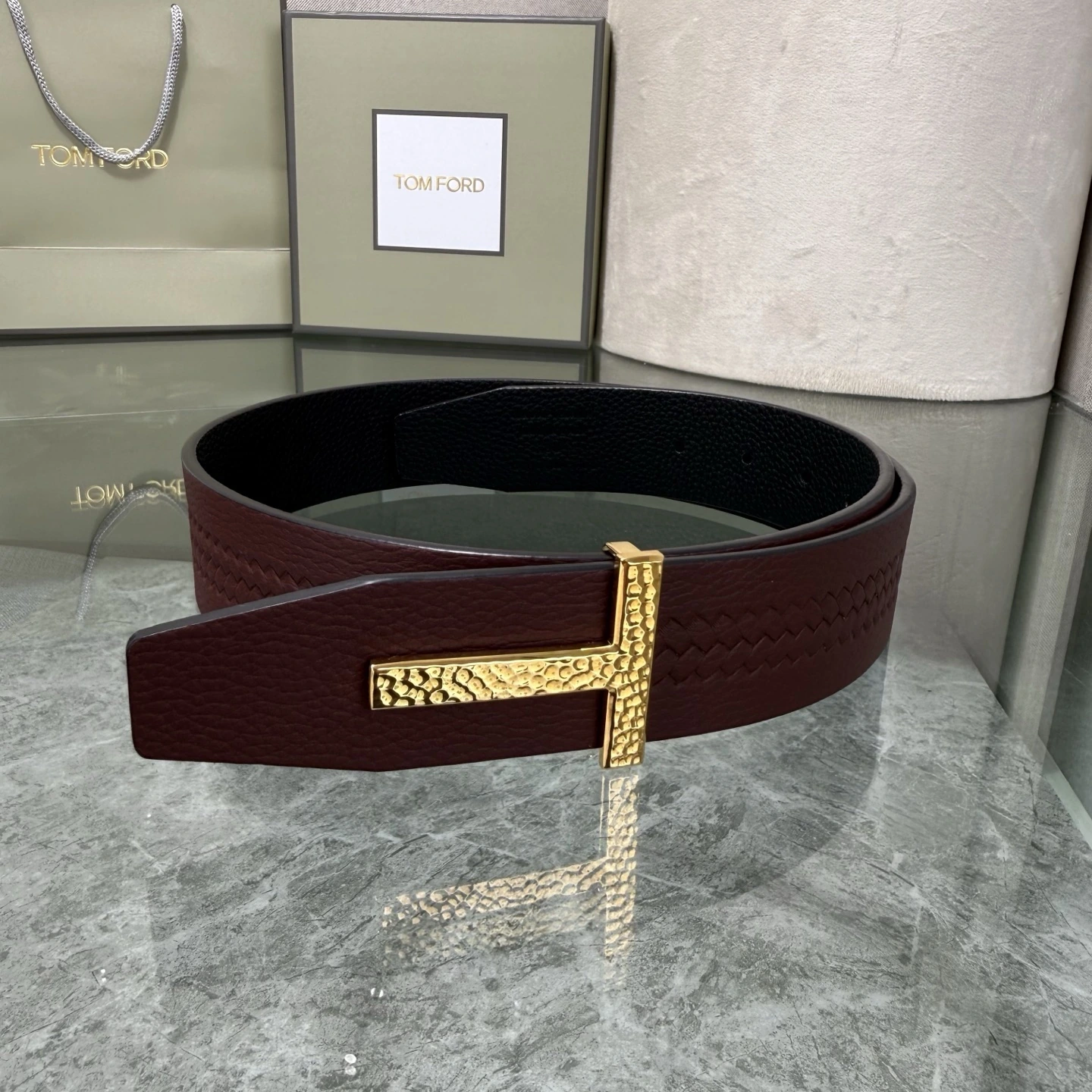 特p15150 Tom Ford(トム フォード)最新の人気モデル両面トップグレインレザーブティック同型3.8幅新作が登場、オリジナル仕様の本革、組み合わせ真鍮バックル、エレガント、上品使いやすい。転載ありがとうございます
