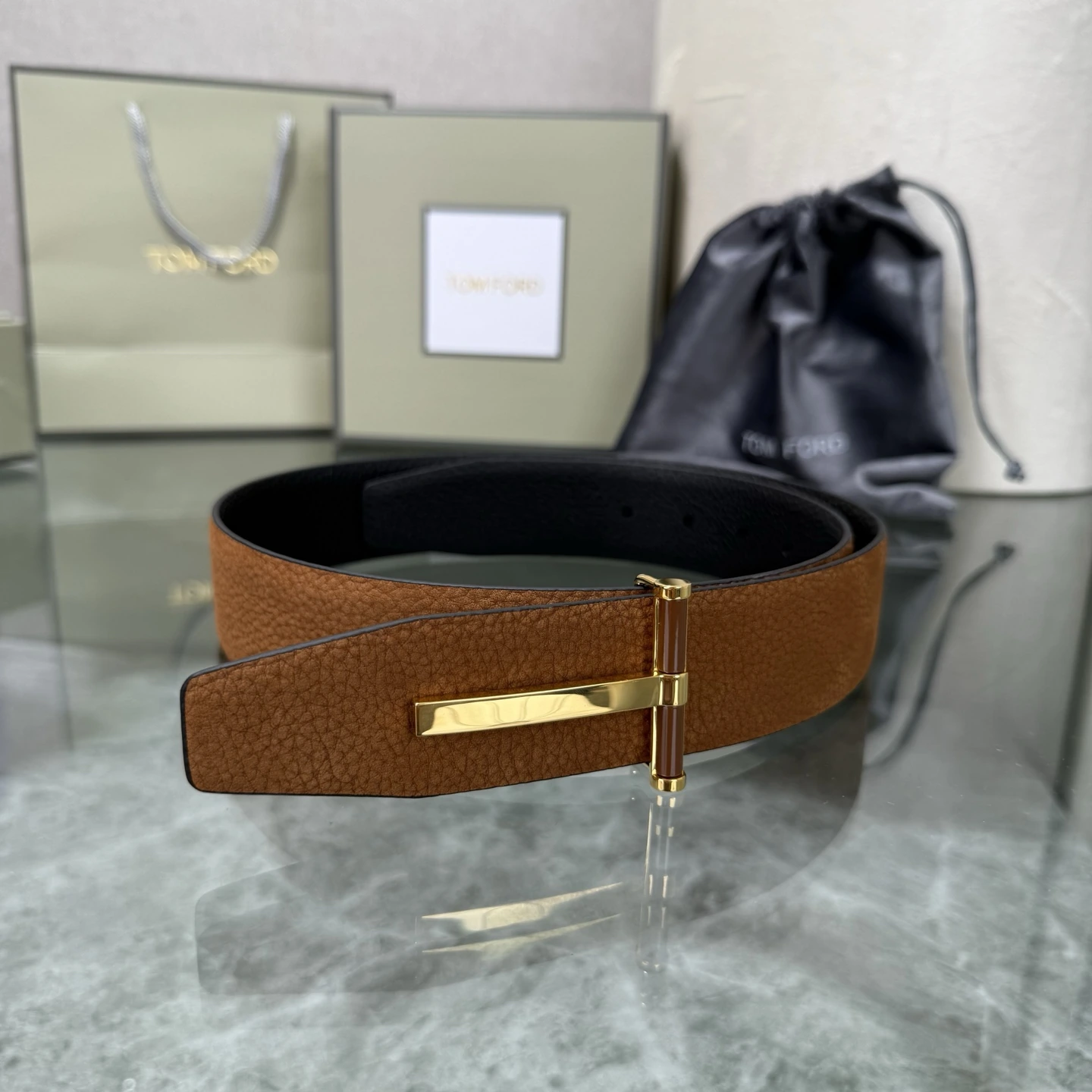 特p15150 Tom Ford(トム フォード)最新の人気モデル両面トップグレインレザーブティック同型3.8幅新作が登場、オリジナル仕様の本革、組み合わせ真鍮バックル、エレガント、上品使いやすい。転載ありがとうございます