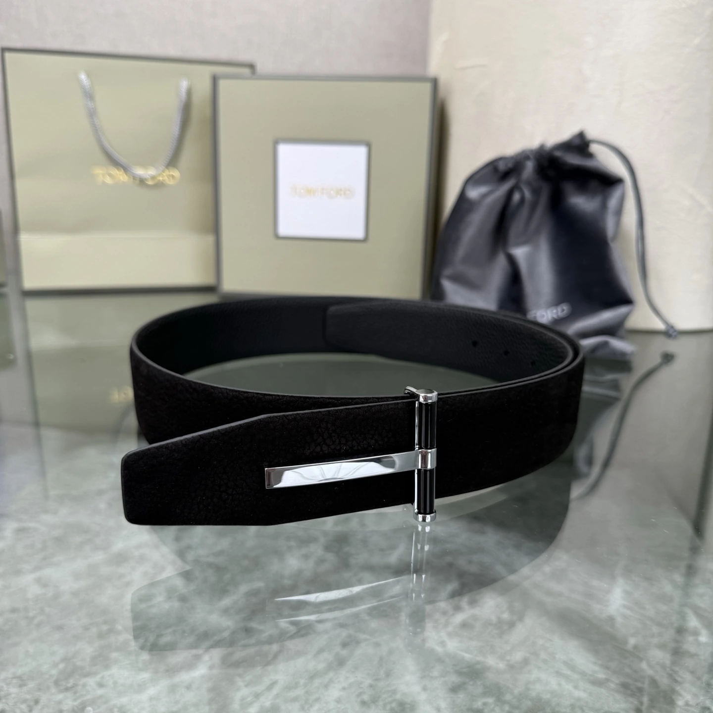 特p15150 Tom Ford(トム フォード)最新の人気モデル両面トップグレインレザーブティック同型3.8幅新作が登場、オリジナル仕様の本革、組み合わせ真鍮バックル、エレガント、上品使いやすい。転載ありがとうございます
