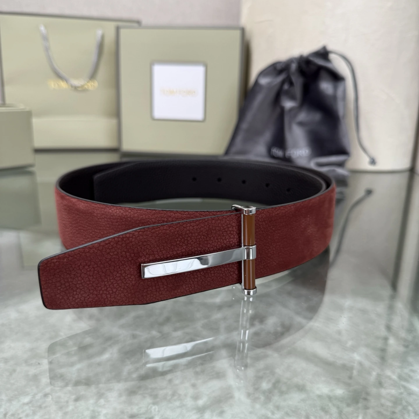 特p15150 Tom Ford(トム フォード)最新の人気モデル両面トップグレインレザーブティック同型3.8幅新作が登場、オリジナル仕様の本革、組み合わせ真鍮バックル、エレガント、上品使いやすい。転載ありがとうございます