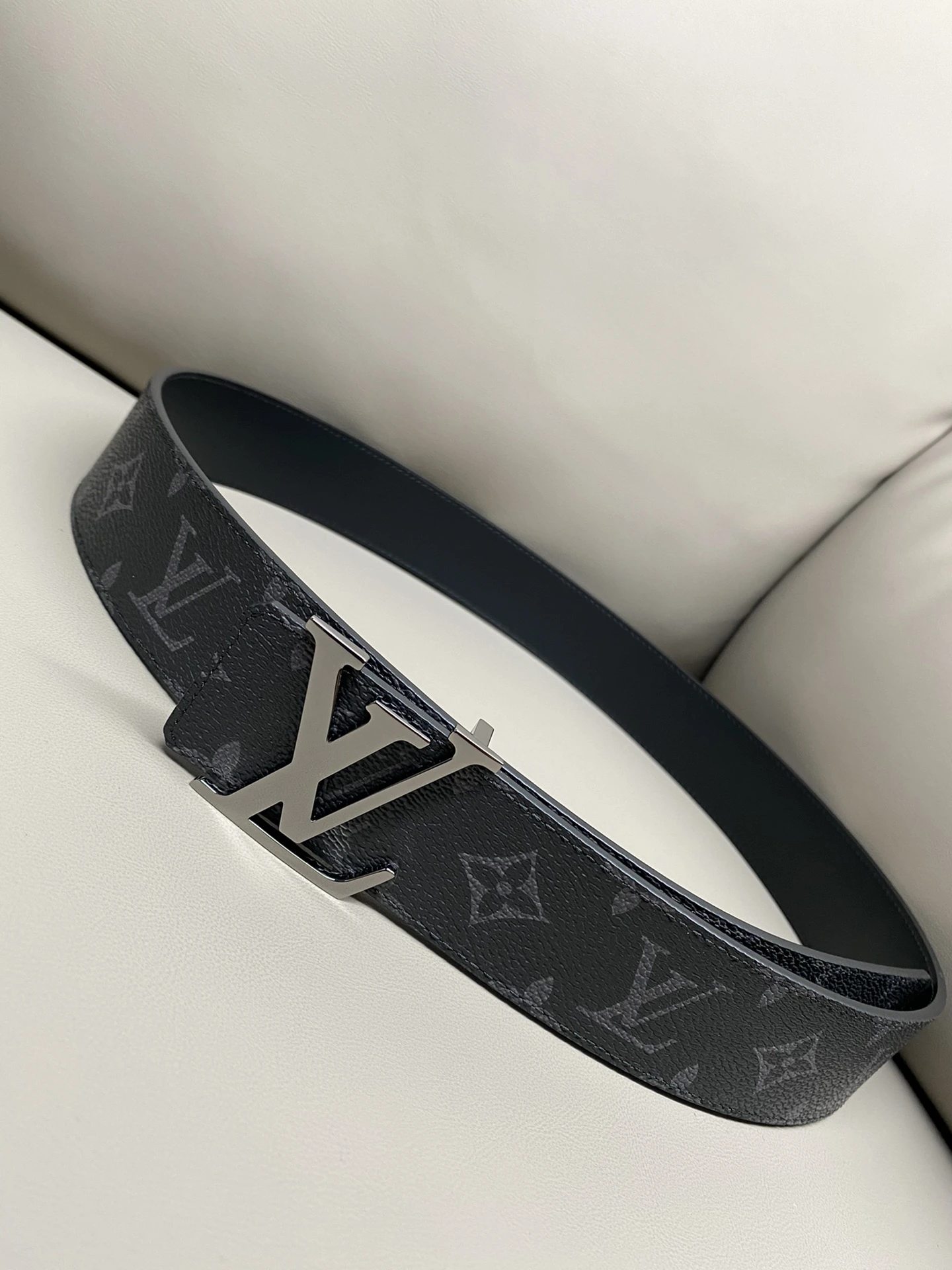 特P15120 Louis Vuitton(ルイ・ヴィトン / LV) フルセットパッケージ 40mm幅 一体成型仕様メタルパーツスチールバックル、工場仕様レザー リバーシブル工場特注生地、 リバーシブル使用!一般流通品とは異なる仕様