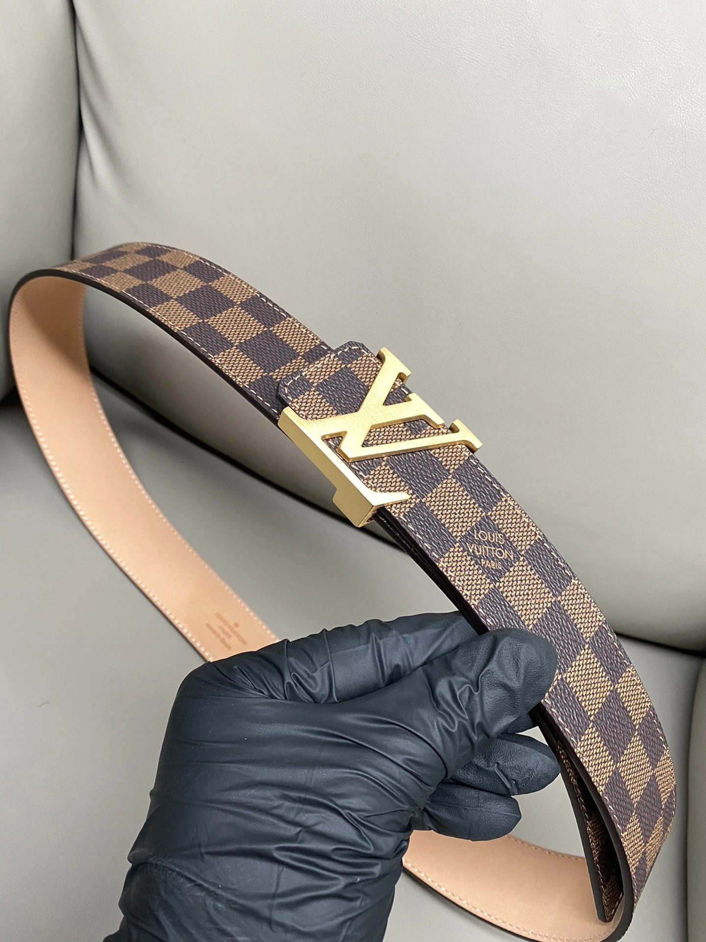 特p15120 Louis Vuitton(ルイ・ヴィトン / LV) フルセットパッケージ 40mm幅 一体成型仕様メタルパーツスチールバックル、工場仕様レザー リバーシブル工場特注生地!。一般流通品とは異なる仕様
