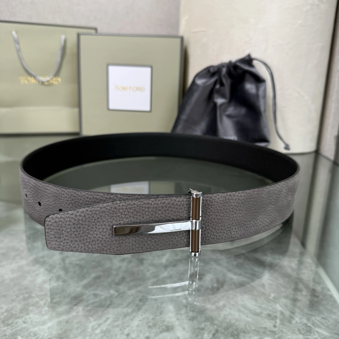 特p15150 Tom Ford(トム フォード)最新の人気モデル両面トップグレインレザーブティック同型3.8幅新作が登場、オリジナル仕様の本革、組み合わせ真鍮バックル、エレガント、上品使いやすい。転載ありがとうございます
