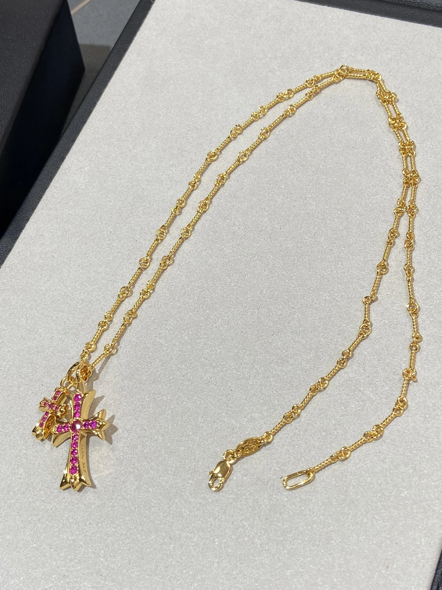 𝐶ℎ𝑟𝑜𝑚𝑒 𝐻𝑒𝑎𝑟𝑡𝑠 ⚜️Chrome Hearts(クロムハーツ / Chrome Hearts)ルビーダブルクロスネックレス➿ ペンダントは取り外し可能 両面着用可能 クールな女子必携🕶️