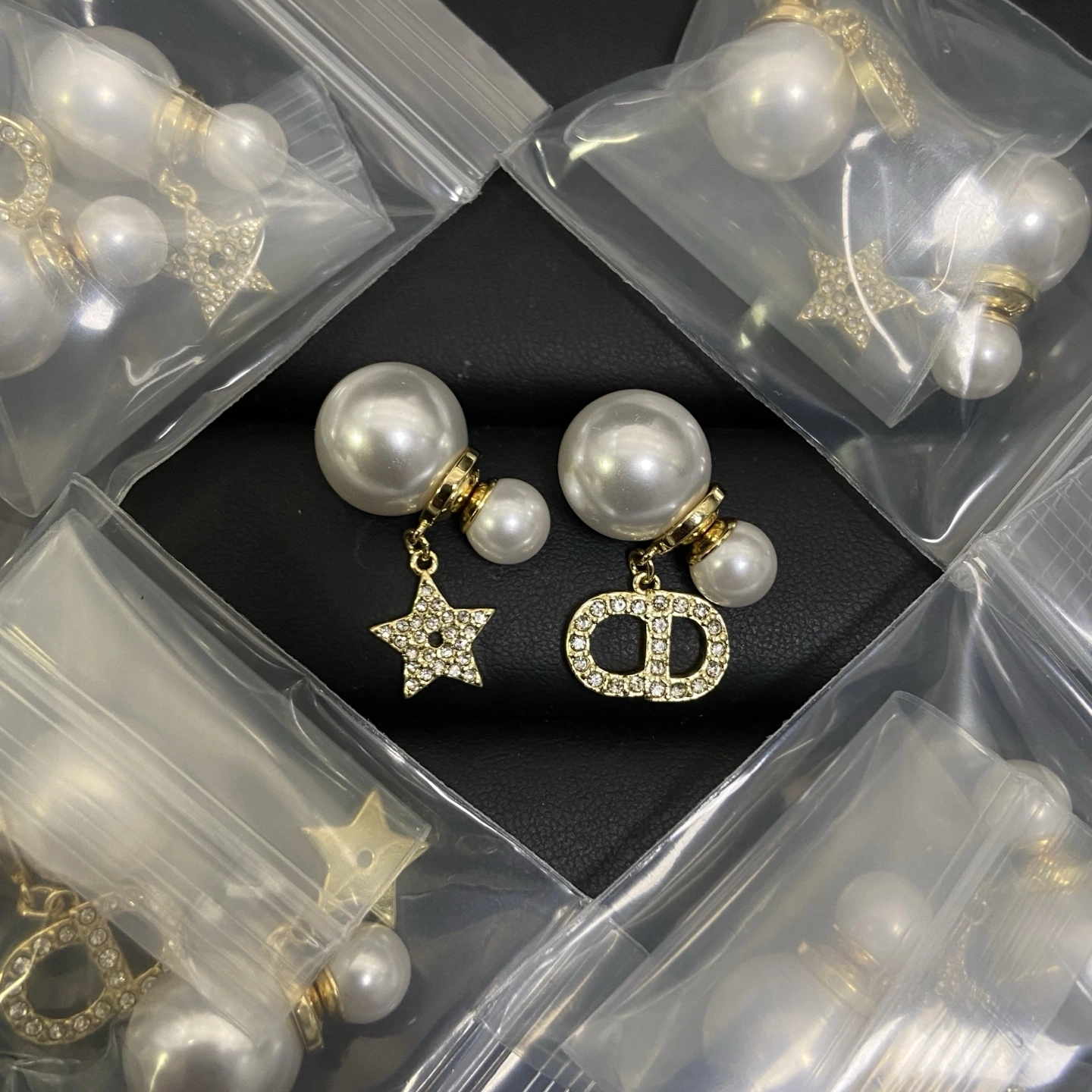 Dior(ディオール / Dior)CDスターフルパヴェパールピアス入荷