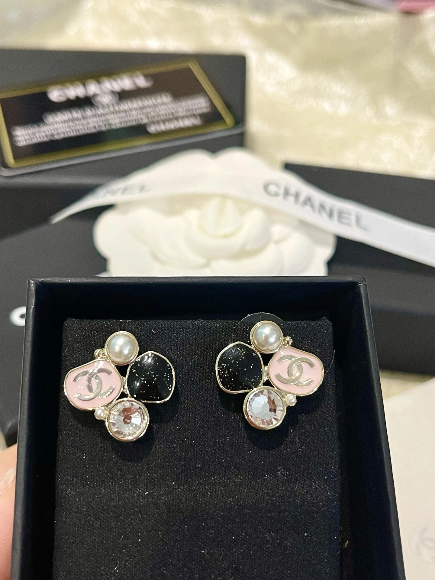 Chanel(シャネル / Chanel)Chanel(シャネル / Chanel)🆕新作 異形ブラックピンクパッチワークエナメル ラウンドダイヤパールピアス