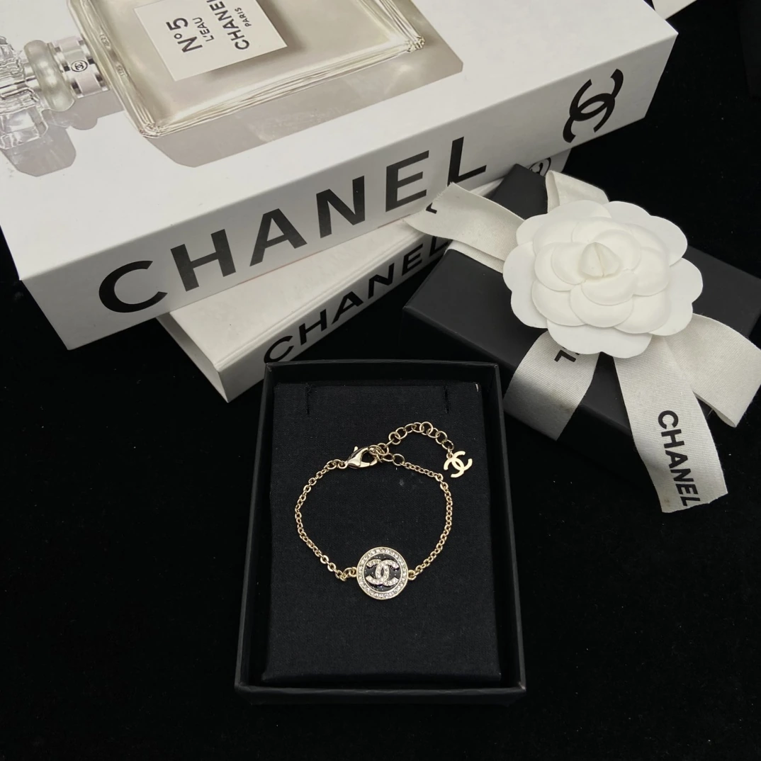 🦢Chanel(シャネル / Chanel)Chanel(シャネル / Chanel)25bラウンドエナメルブレスレット🖤 甜酷女孩👧迷わず購入🫧