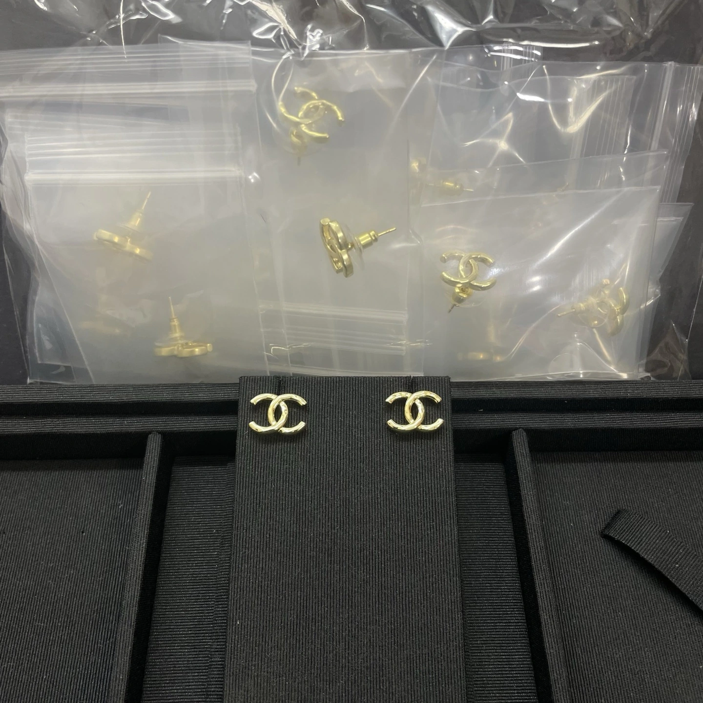 Chanel(シャネル / Chanel)Chanel(シャネル / Chanel)新作鏡面双cゴールドピアス