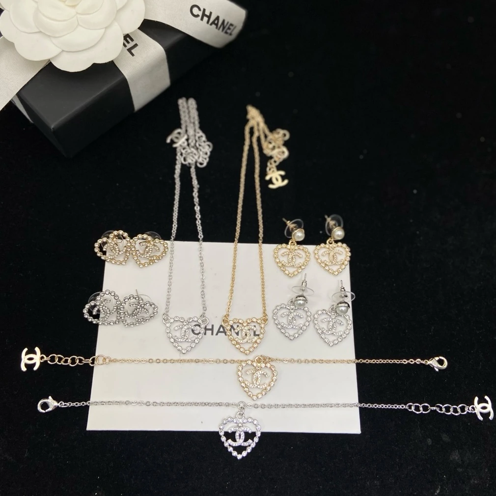 🦢Chanel(シャネル / Chanel)Chanel(シャネル / Chanel)ハート镂空フルパヴェセット💗 blingbling闪钻 夏日吸晴单品