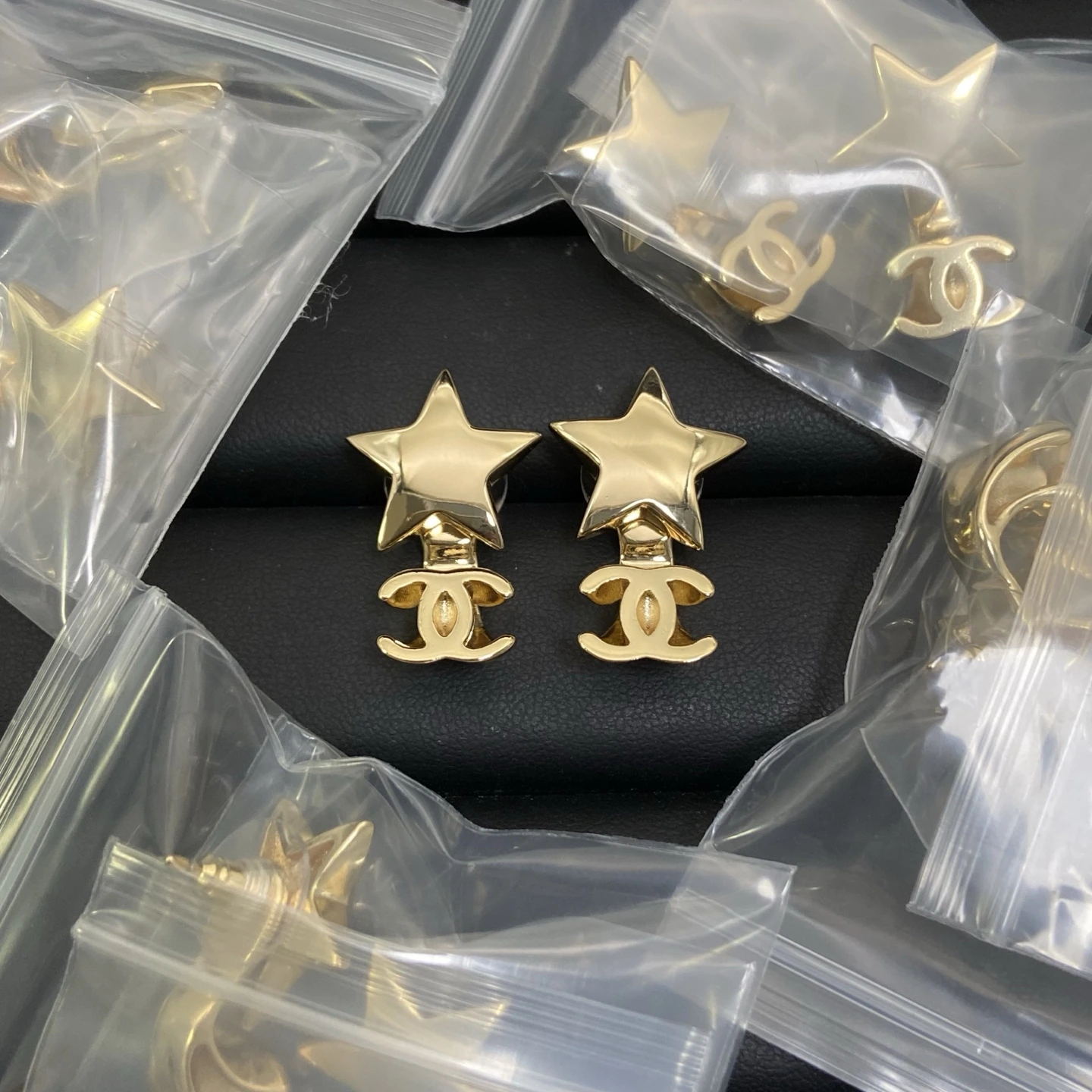 Chanel(シャネル / Chanel)Chanel(シャネル / Chanel)新作26sスターダブルCピアス入荷(2️⃣色)