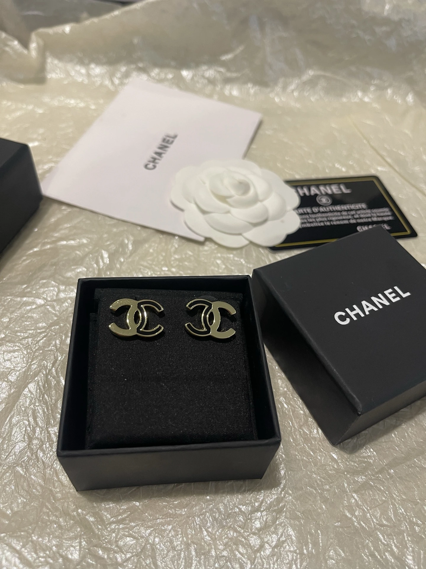 Chanel(シャネル / Chanel)Chanel(シャネル / Chanel)新作🆕 26C双C 黑金拼色鏡面ピアス