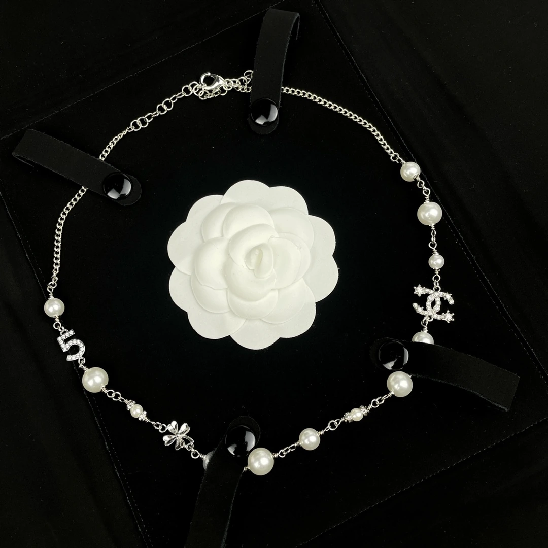 Chanel(シャネル / Chanel) クローバー🍀5字 双Cマルチエレメント シルバーフルパヴェ パールchoker チョーカー ネックレス ✨✨