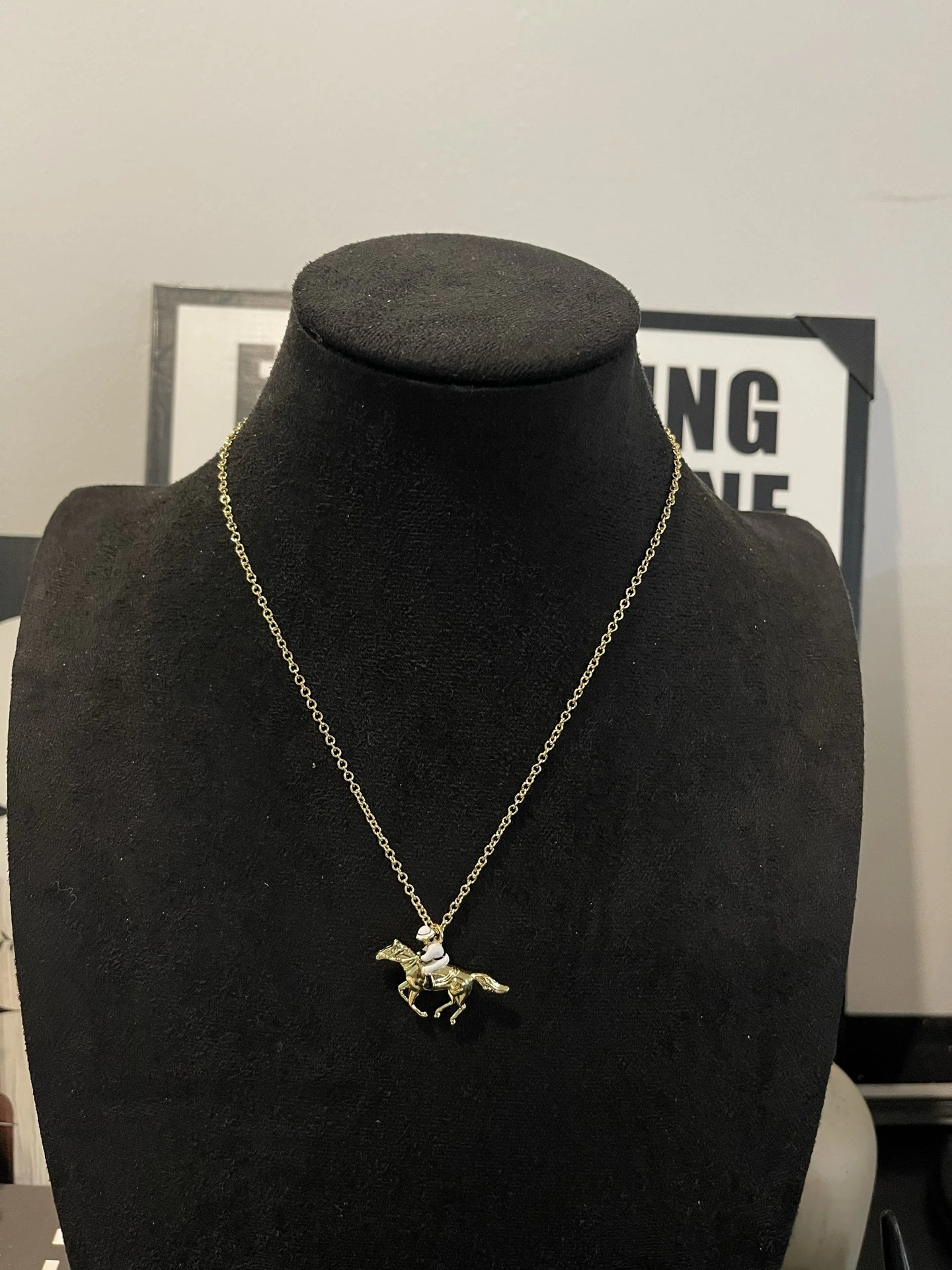 Chanel(シャネル / Chanel)Chanel(シャネル / Chanel)新作🆕 小马🐎ホワイトエナメル 女士骑马デザインペンダントネックレス