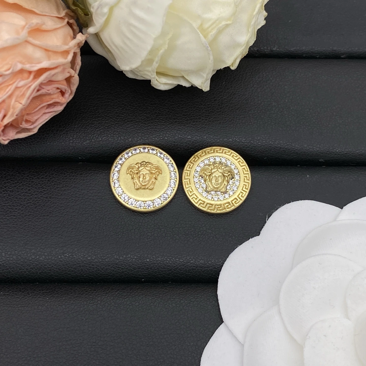 Versace(ヴェルサーチ / Versace)Versace(ヴェルサーチ / Versace)新作ピアス
