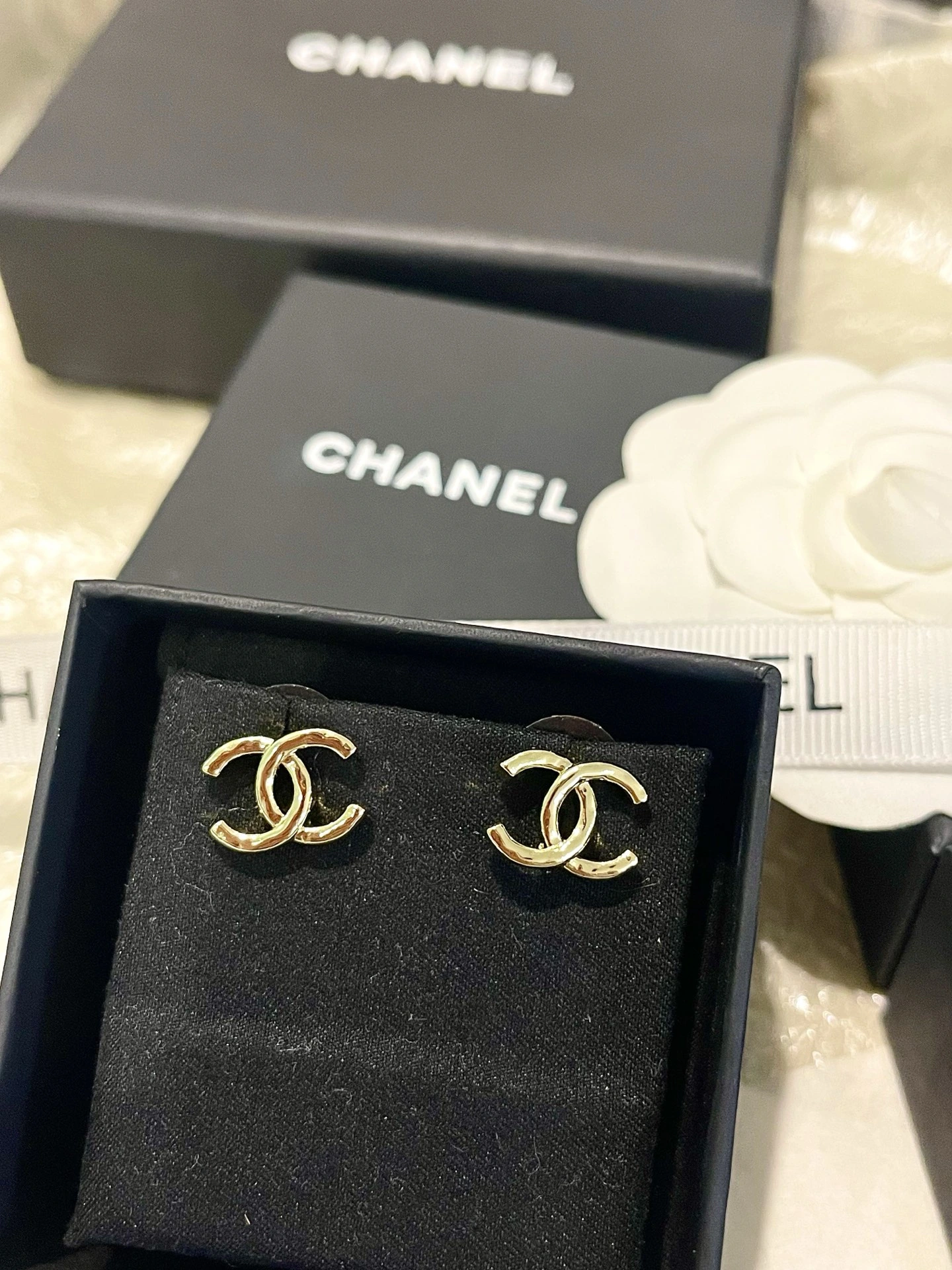 Chanel(シャネル / Chanel)Chanel(シャネル / Chanel)新作🆕26P双C ゴールドウェーブモデル 鏡面小ピアス🍂