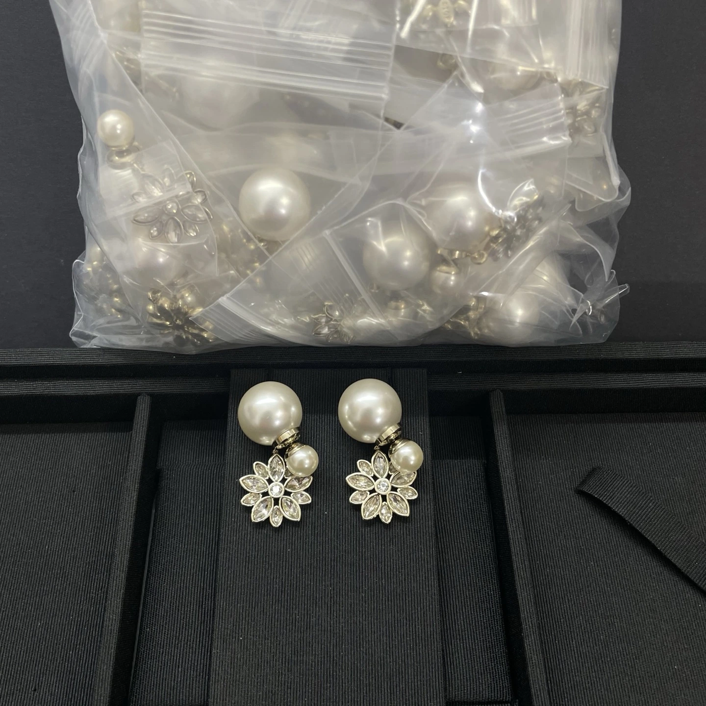 Dior（ディオール / Dior）新作フラワーパールピアス