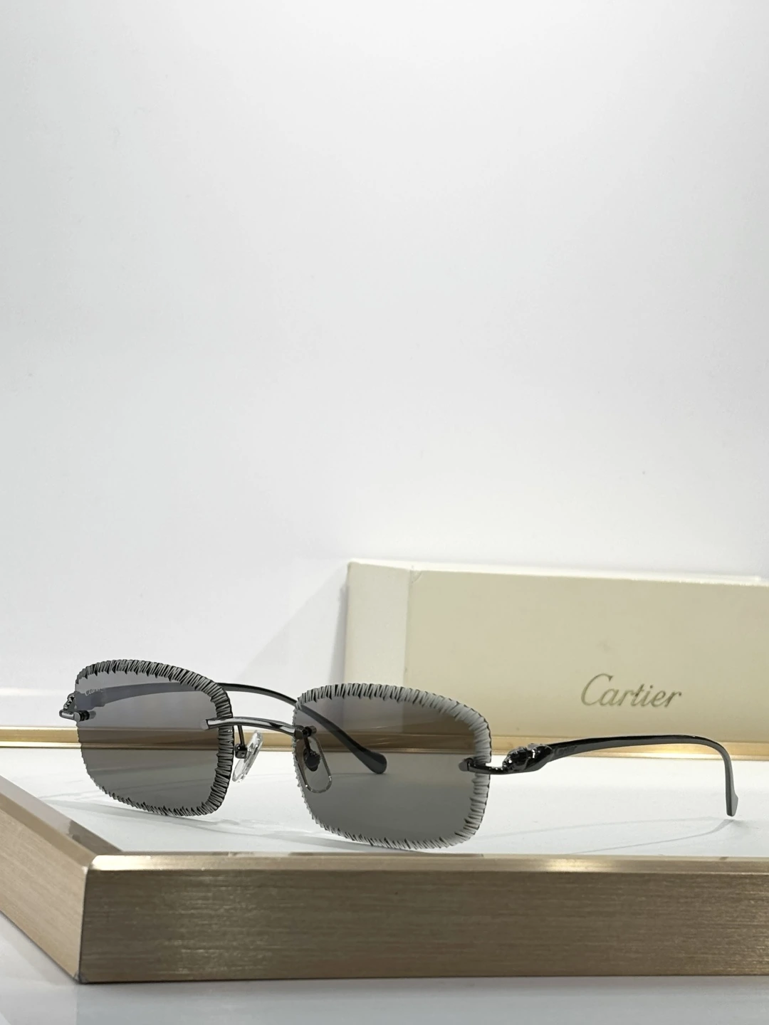 Photochroromic Cartie サングラス