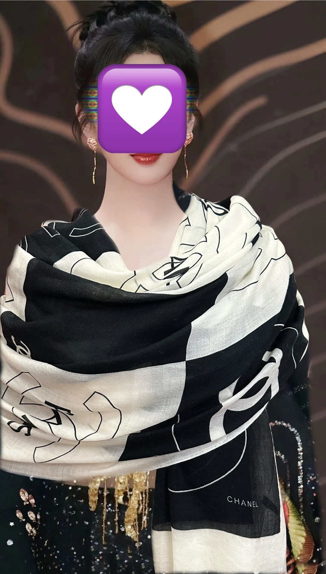 卸 。CHANEL（シャネル） ショール。素材：カシミヤ。仕様：プリント・巻き・肩掛けの2WAY。サイズ：100×200cm。ポイント：上質仕様・新作。首元や肩掛けなど幅広いスタイリングに使いやすいデザインです
