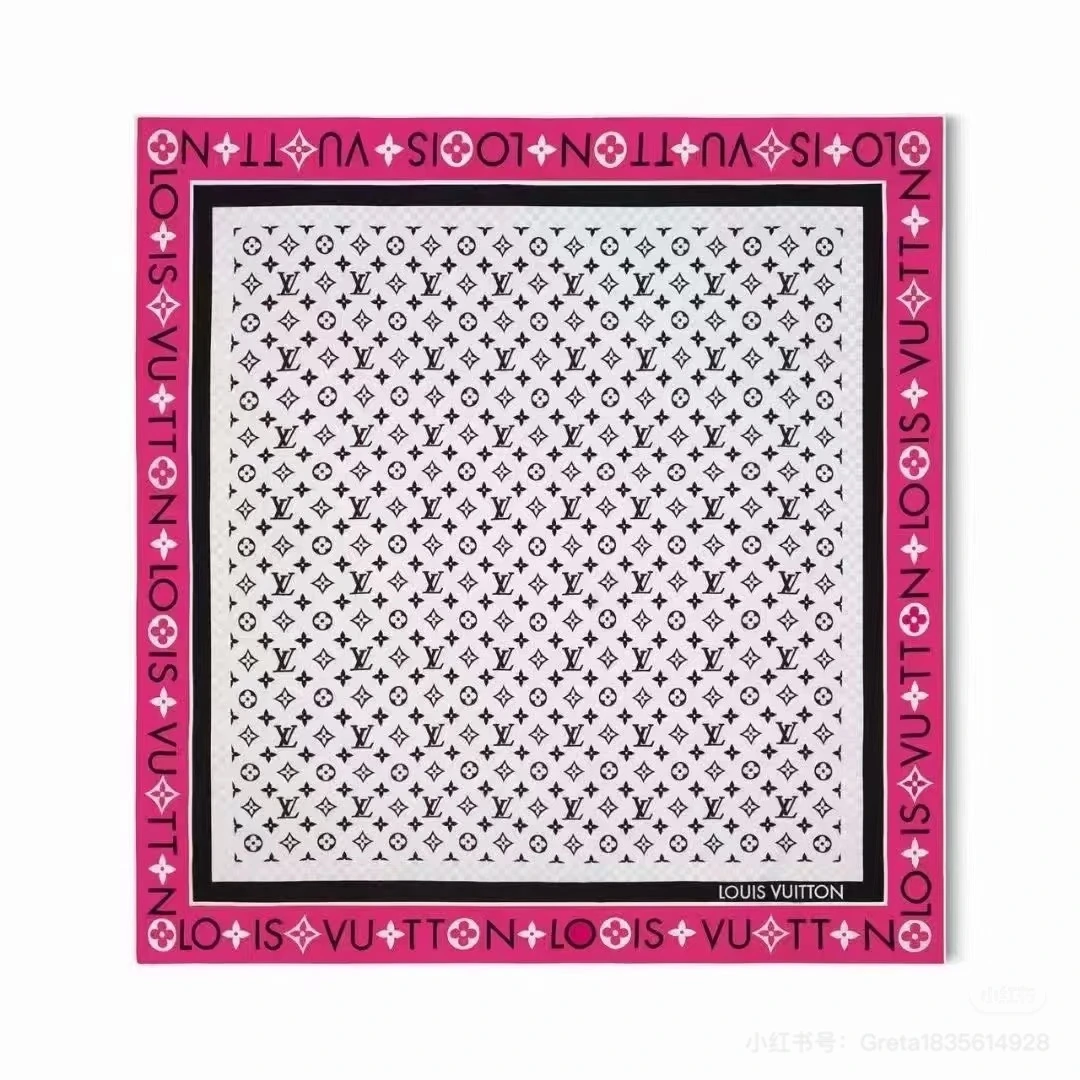 卸 。Louis Vuitton(ルイ・ヴィトン / LV) スクエアスカーフ。素材:シルク。仕様:Monogram。サイズ:90×90cm。首元や肩掛けなど幅広いスタイリングに使いやすいデザインです