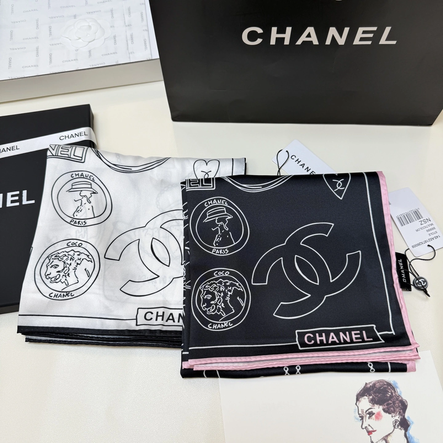 卸 。CHANEL(シャネル) スクエアスカーフ。素材:シルク。サイズ:90×90cm。首元や肩掛けなど幅広いスタイリングに使いやすいデザインです