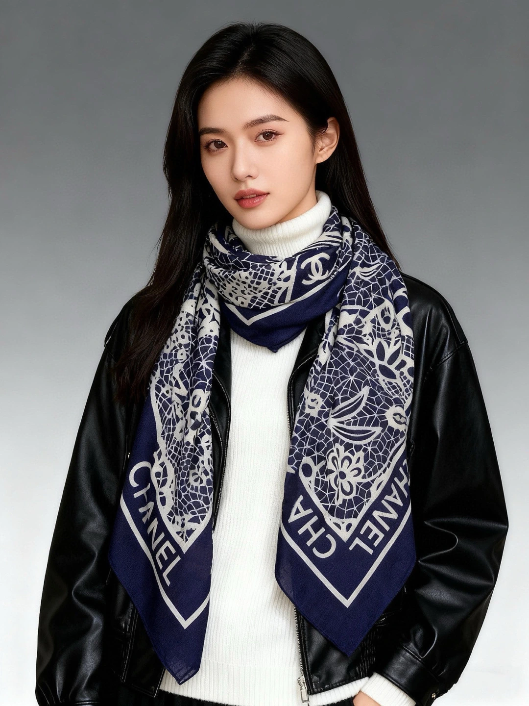 卸 。CHANEL(シャネル) ショール。素材:シルク30%・カシミヤ70%。仕様:リバーシブル。サイズ:135×135cm。首元や肩掛けなど幅広いスタイリングに使いやすいデザインです