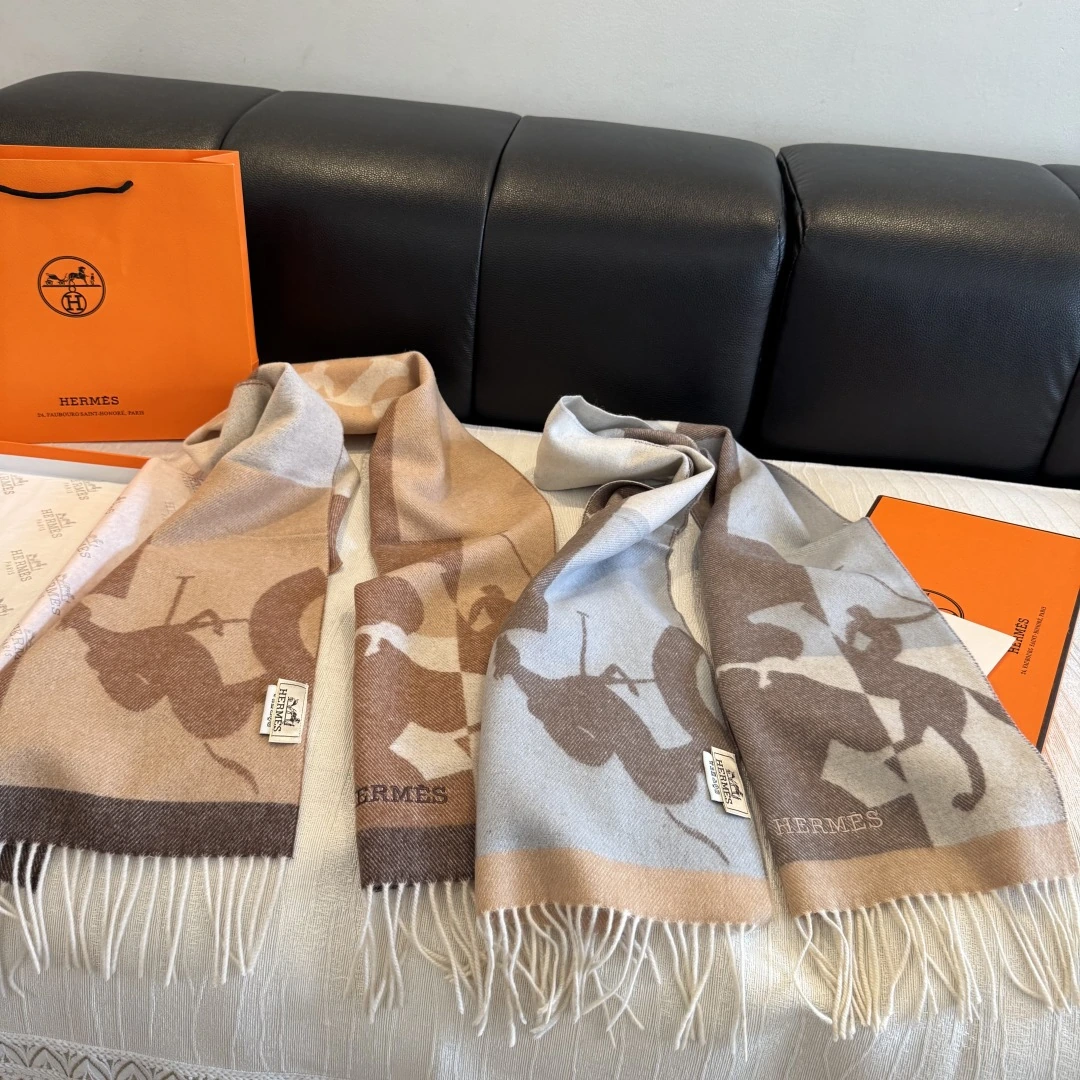 卸 。HERMÈS(エルメス) マフラー。仕様:リバーシブル。サイズ:35×200cm。首元や肩掛けなど幅広いスタイリングに使いやすいデザインです