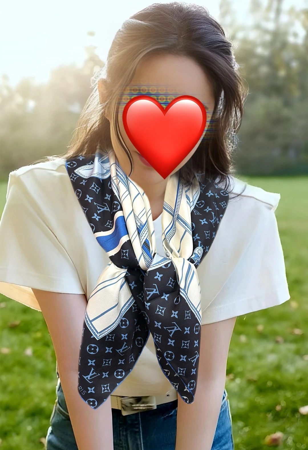 卸 。Louis Vuitton（ルイ・ヴィトン / LV） マフラー。素材：シルク。サイズ：90×90cm。ポイント：オリジナル仕様・上質仕様・新作。首元や肩掛けなど幅広いスタイリングに使いやすいデザインです