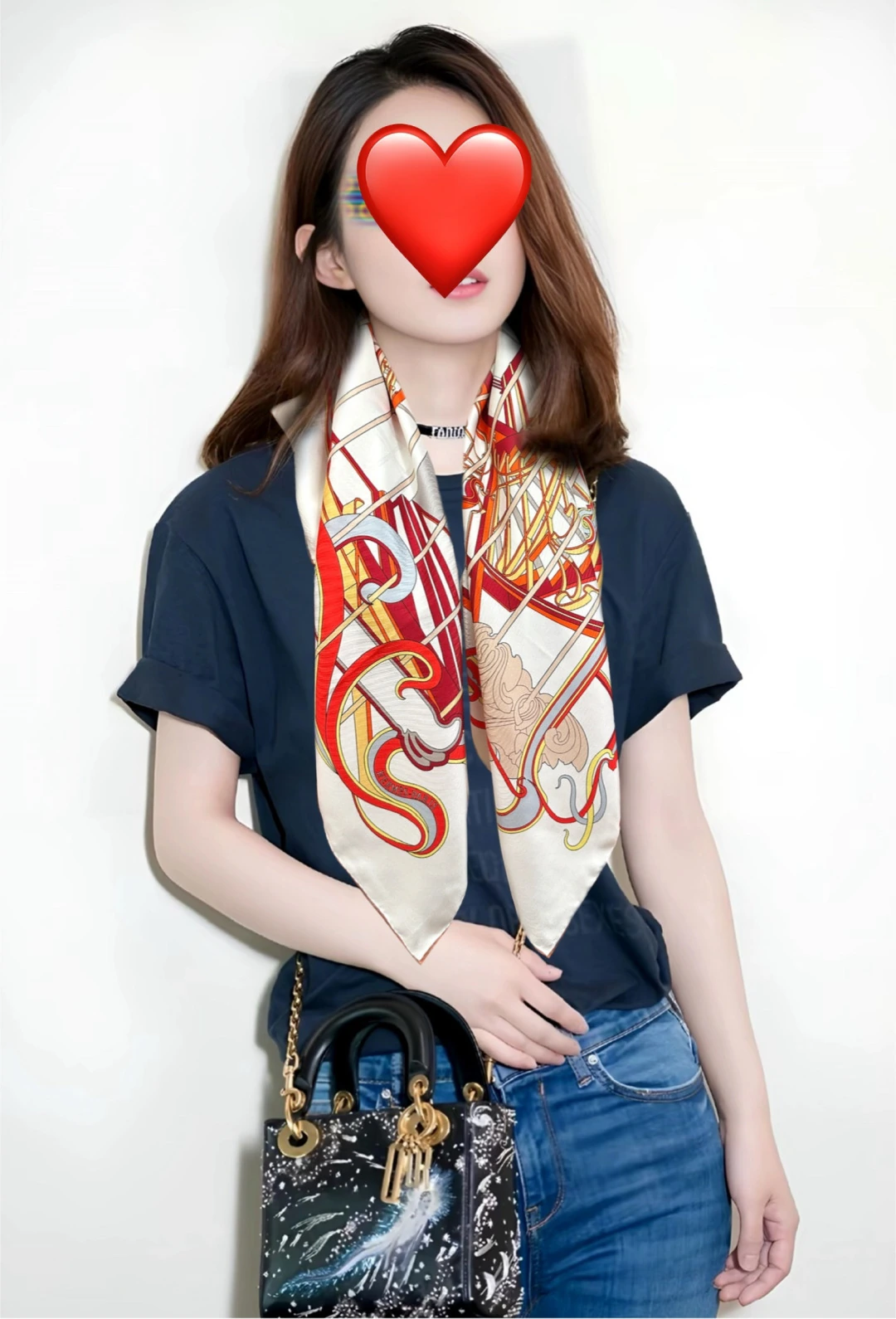 卸 。HERMÈS（エルメス） スクエアスカーフ。素材：シルク。サイズ：90×90cm。ポイント：新作。首元や肩掛けなど幅広いスタイリングに使いやすいデザインです