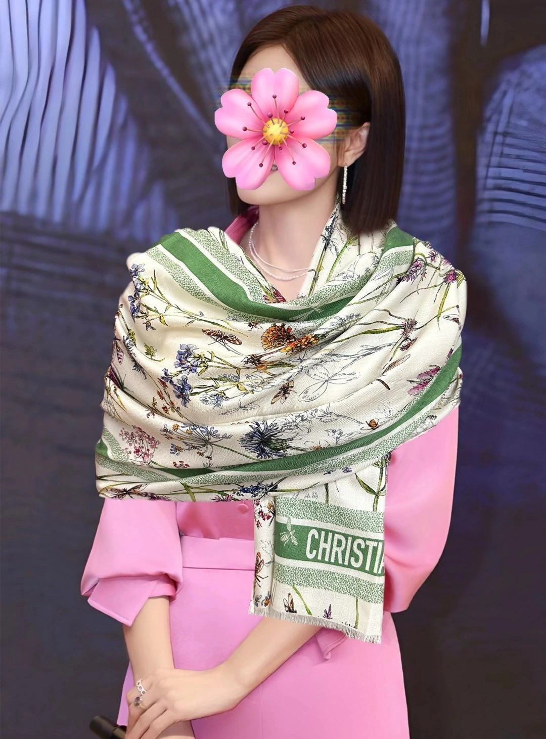 卸 。Dior(ディオール) マフラー。素材:カシミヤ。仕様:リバーシブル。サイズ:65×185cm。ポイント:新作。首元や肩掛けなど幅広いスタイリングに使いやすいデザインです