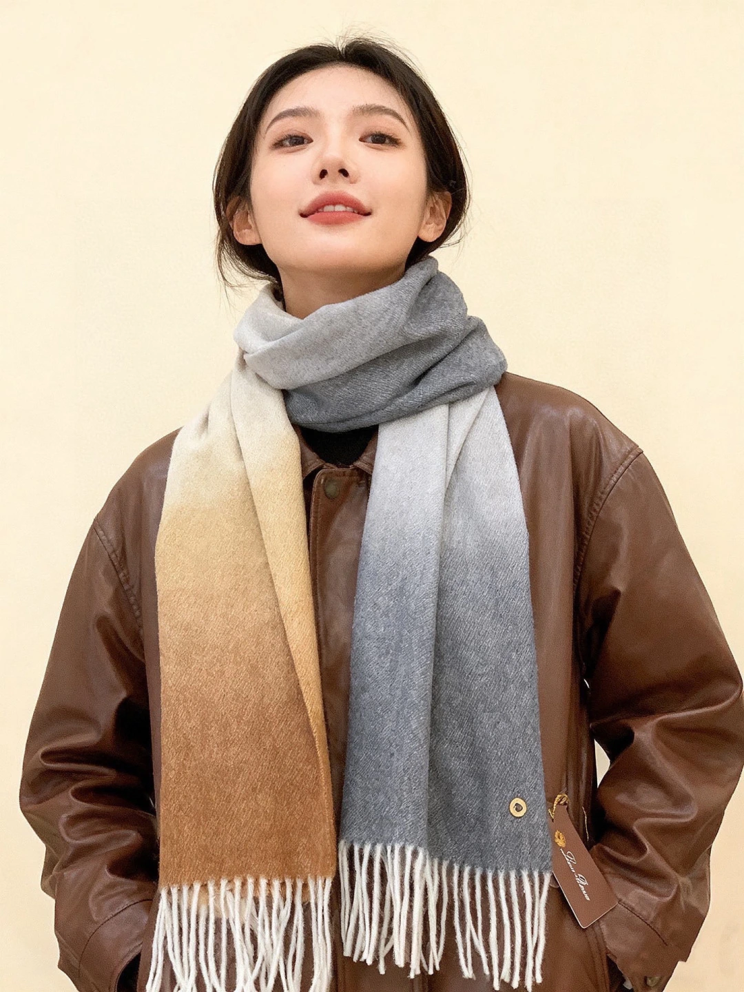 卸 。マフラー。素材:カシミヤ。サイズ:32×190cm。ポイント:上質仕様・新作。首元や肩掛けなど幅広いスタイリングに使いやすいデザインです
